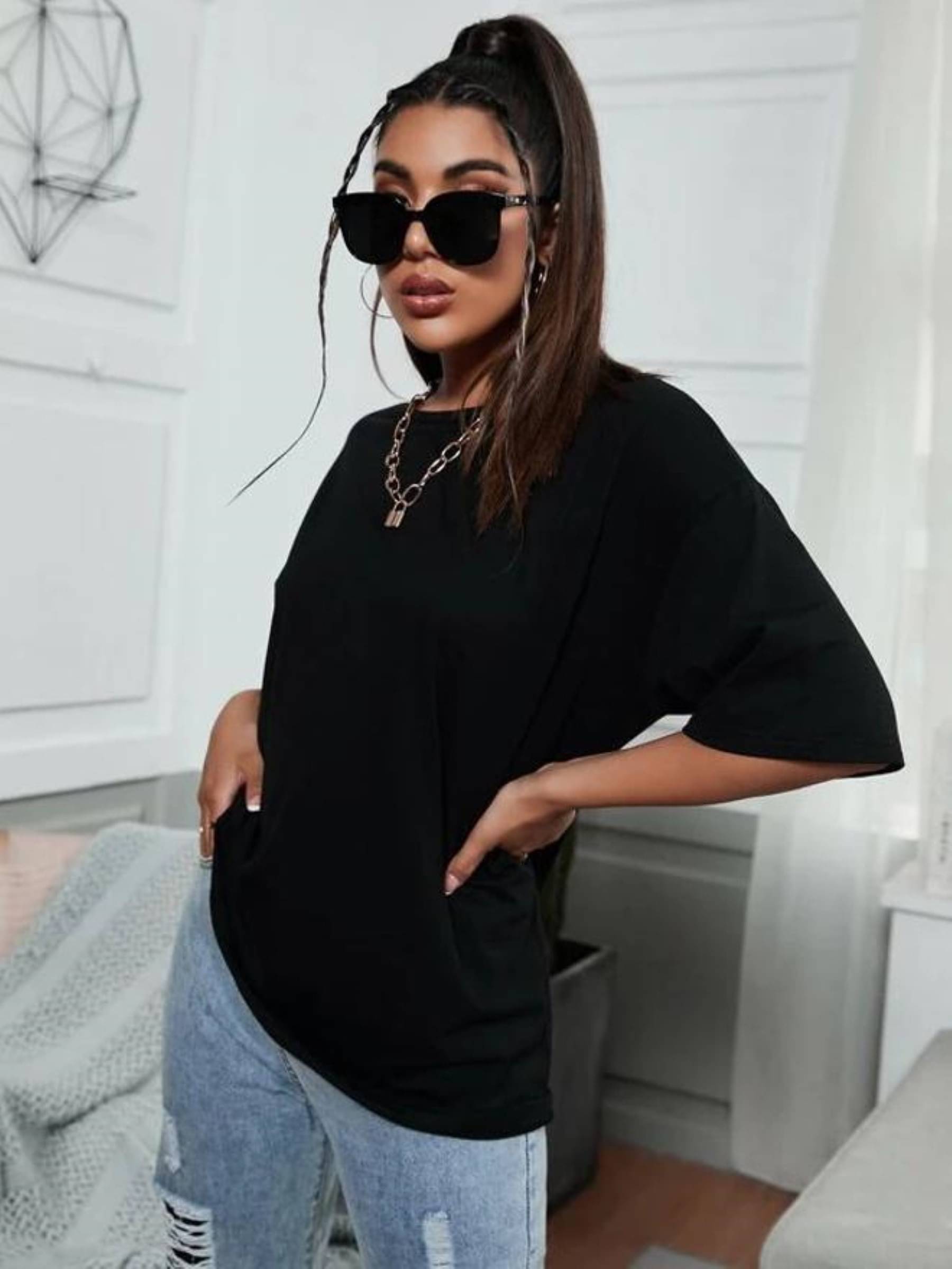     			Kashian Women Cotton Blend Solid Oversized Fit Round Neck T-Shirt ( Black )