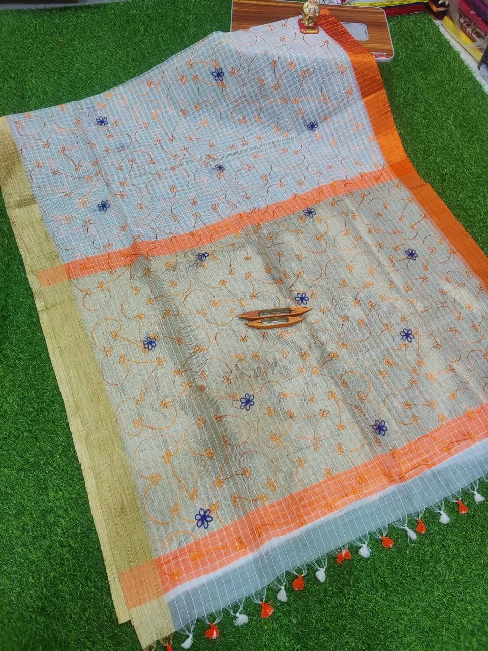 SARADA HANDLOOM Cotton Printed Saree With Unstitched Blouse Piece ( White ) SARADA HANDLOOM Cotton Printed Saree With Unstitched Blouse Piece ( White )