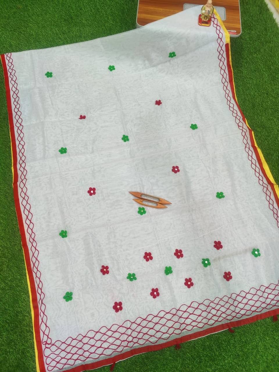 SARADA HANDLOOM Cotton Woven Saree With Unstitched Blouse Piece ( White ) SARADA HANDLOOM Cotton Woven Saree With Unstitched Blouse Piece ( White )