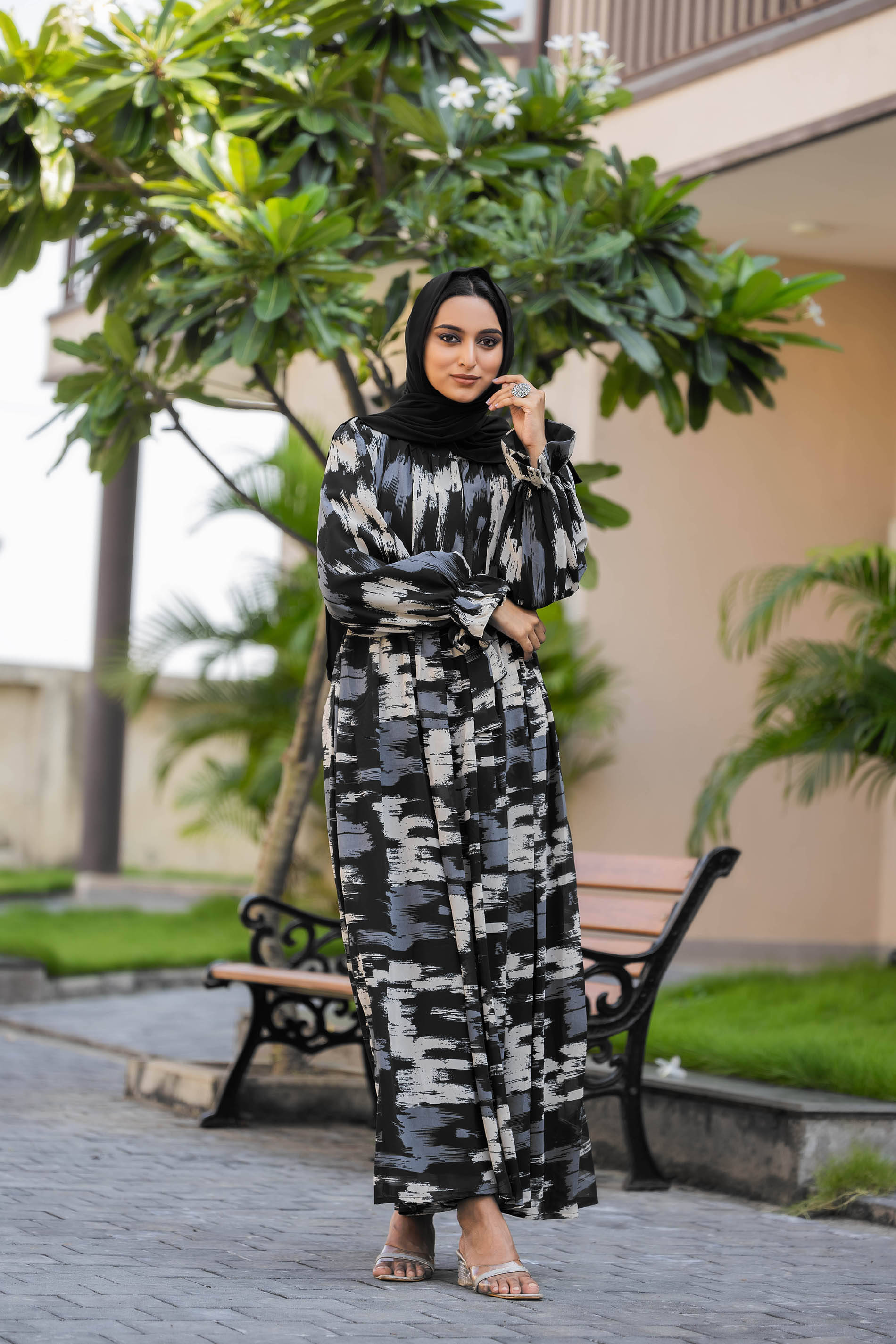     			SARINKU Georgette Burqa without Hijab Black ( Pack of 1 )
