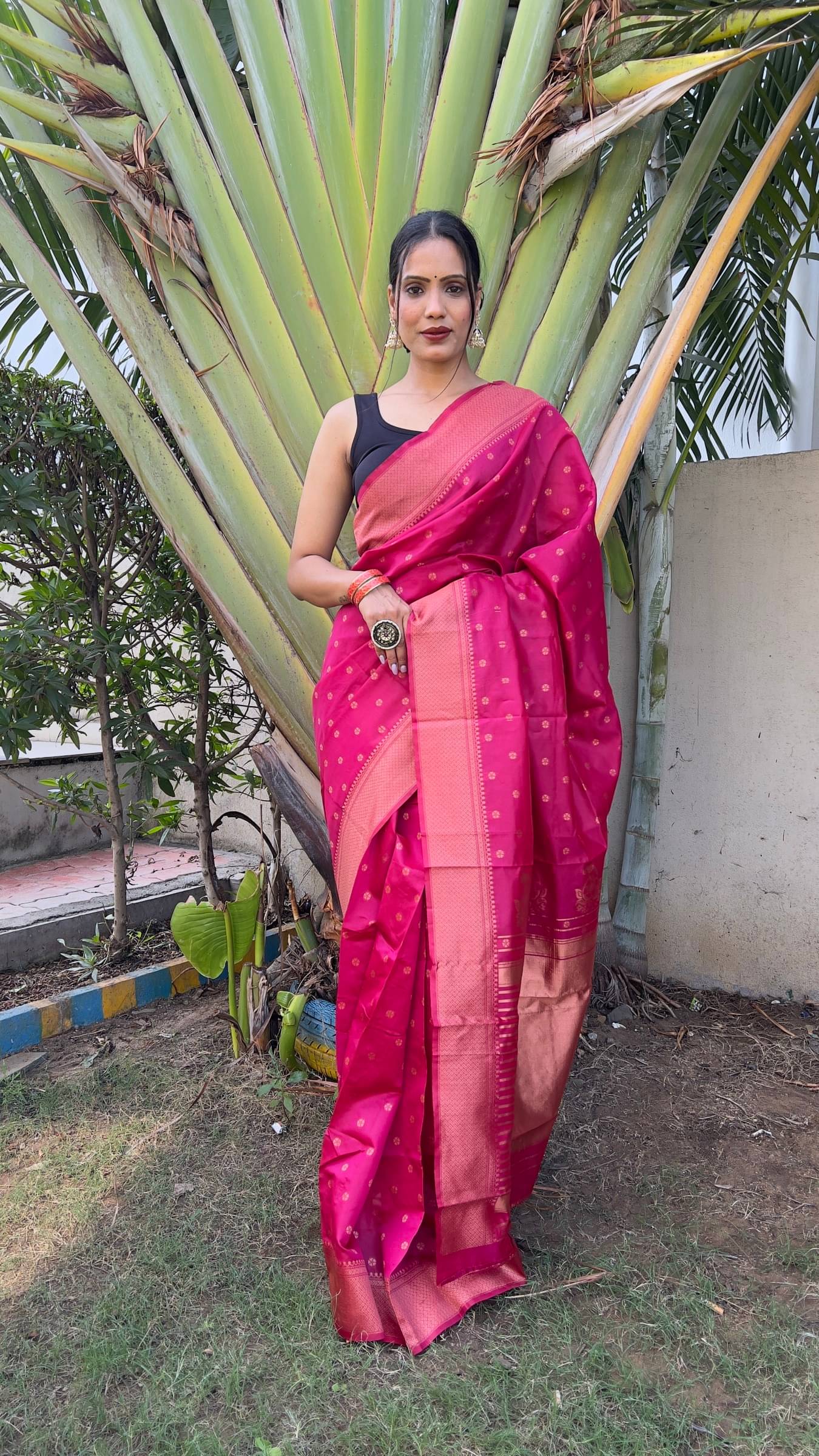     			Rangtulika Ethnics Banarasi Silk Solid Saree With Unstitched Blouse Piece ( Pink )
