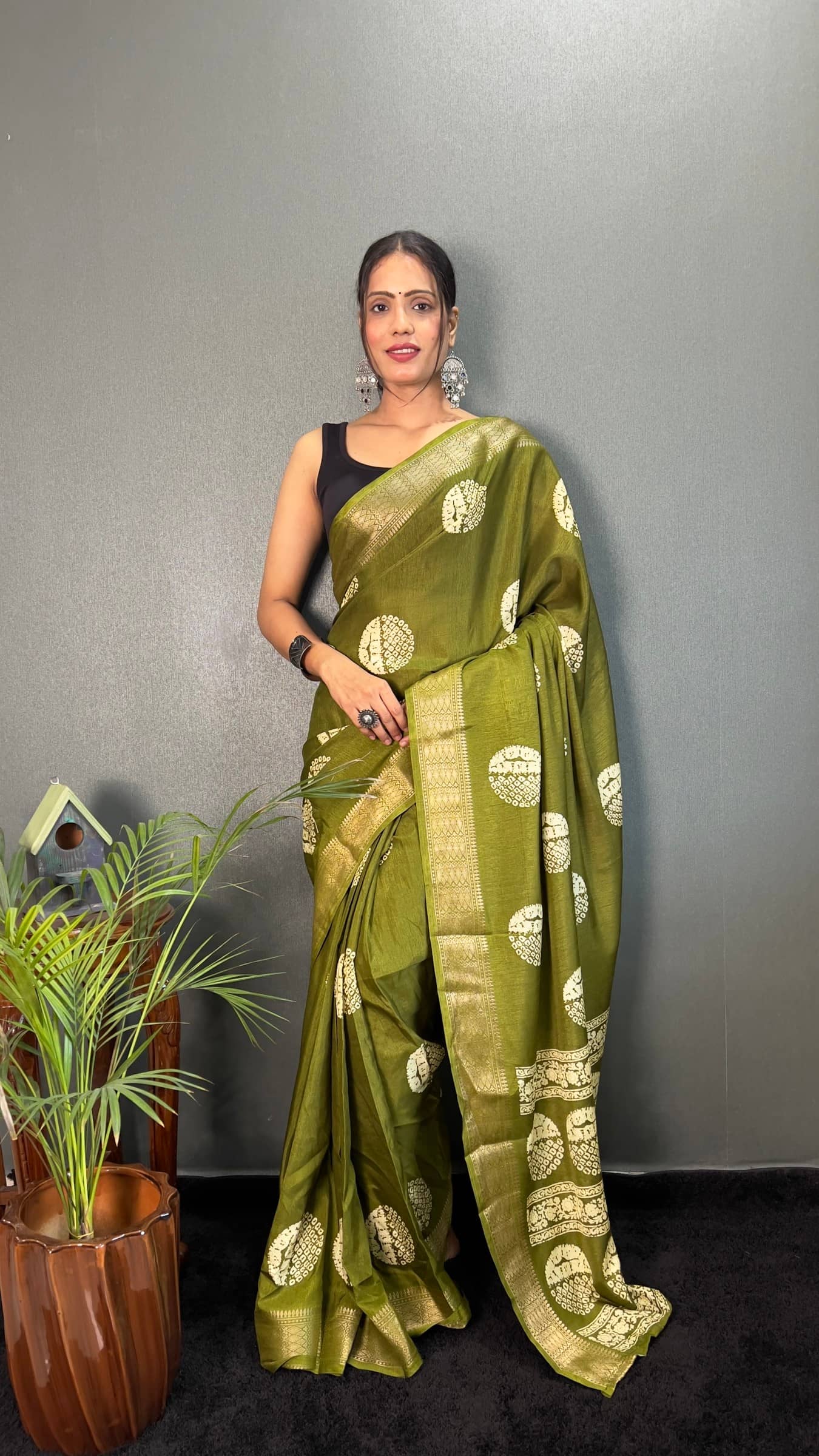 Rangtulika Ethnics Cotton Solid Saree With Unstitched Blouse Piece ( Green ) - Sarees | Buy online on ZillyBuy