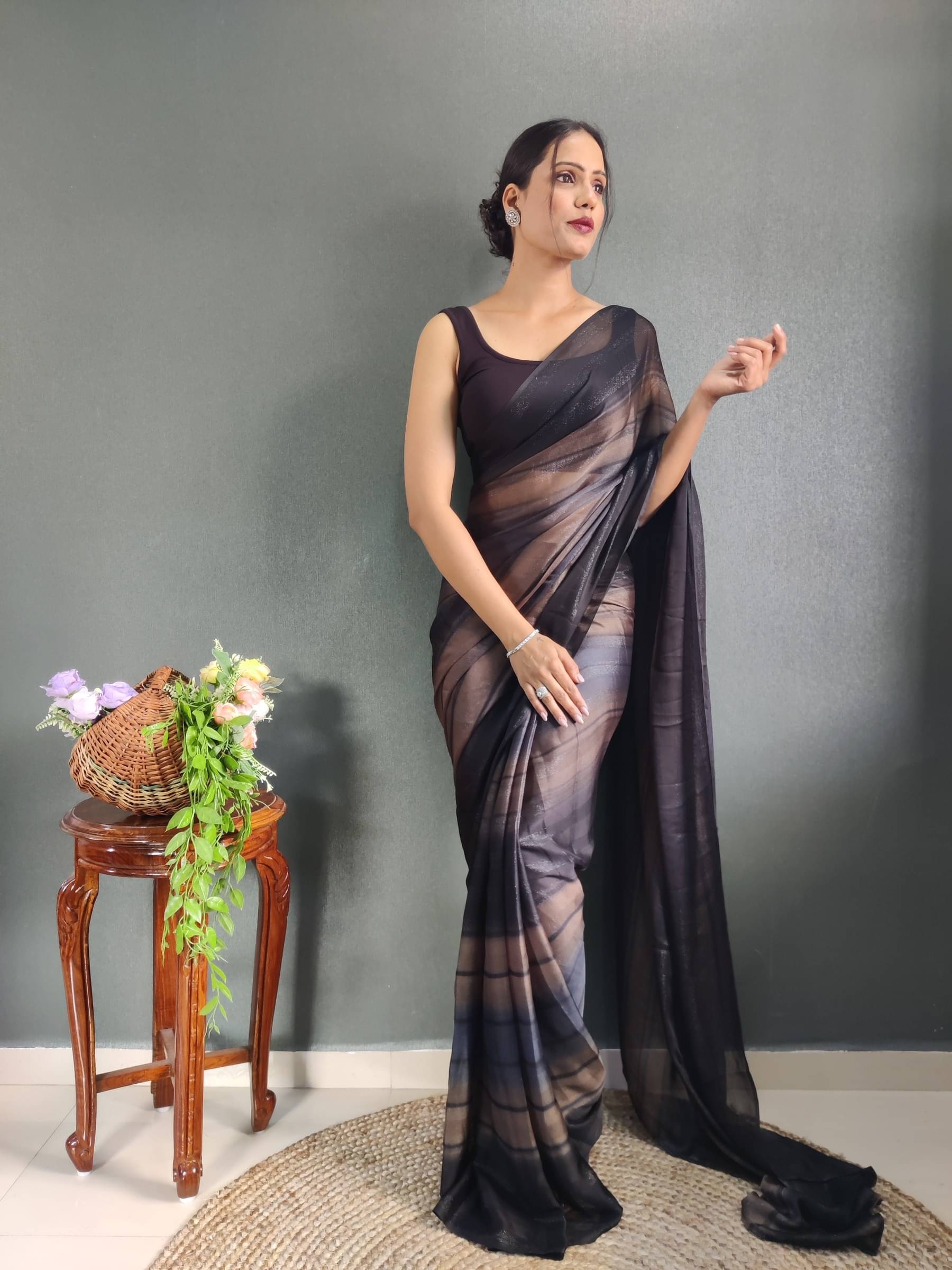 Rangtulika Ethnics Georgette Solid Saree With Unstitched Blouse Piece ( Black ) Rangtulika Ethnics Georgette Solid Saree With Unstitched Blouse Piece ( Black )