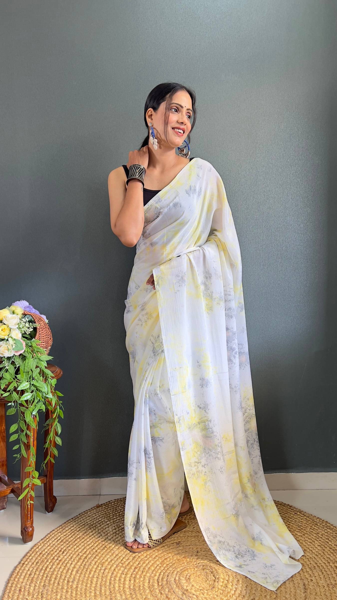 Rangtulika Ethnics Linen Solid Saree With Unstitched Blouse Piece ( White ) Rangtulika Ethnics Linen Solid Saree With Unstitched Blouse Piece ( White )