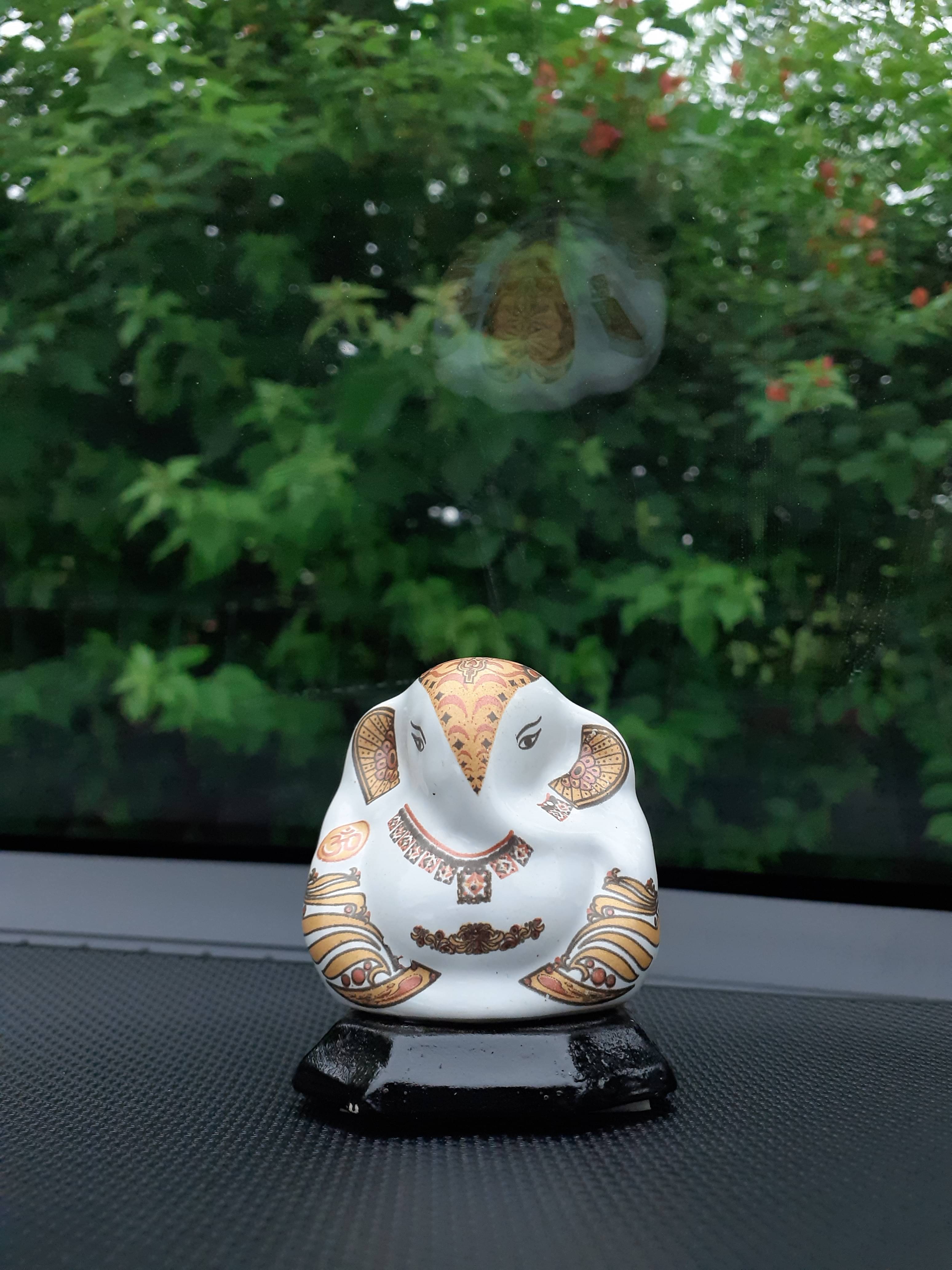     			AFTERSTITCH lord Ganesha Car Dashboard idol statue Accessories For Puja home Decor