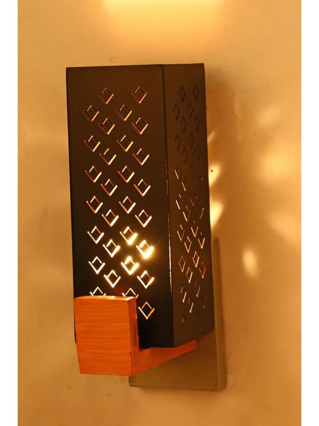 AFAST Black Wallchiere ( Pack of 1 ) AFAST Black Wallchiere ( Pack of 1 )