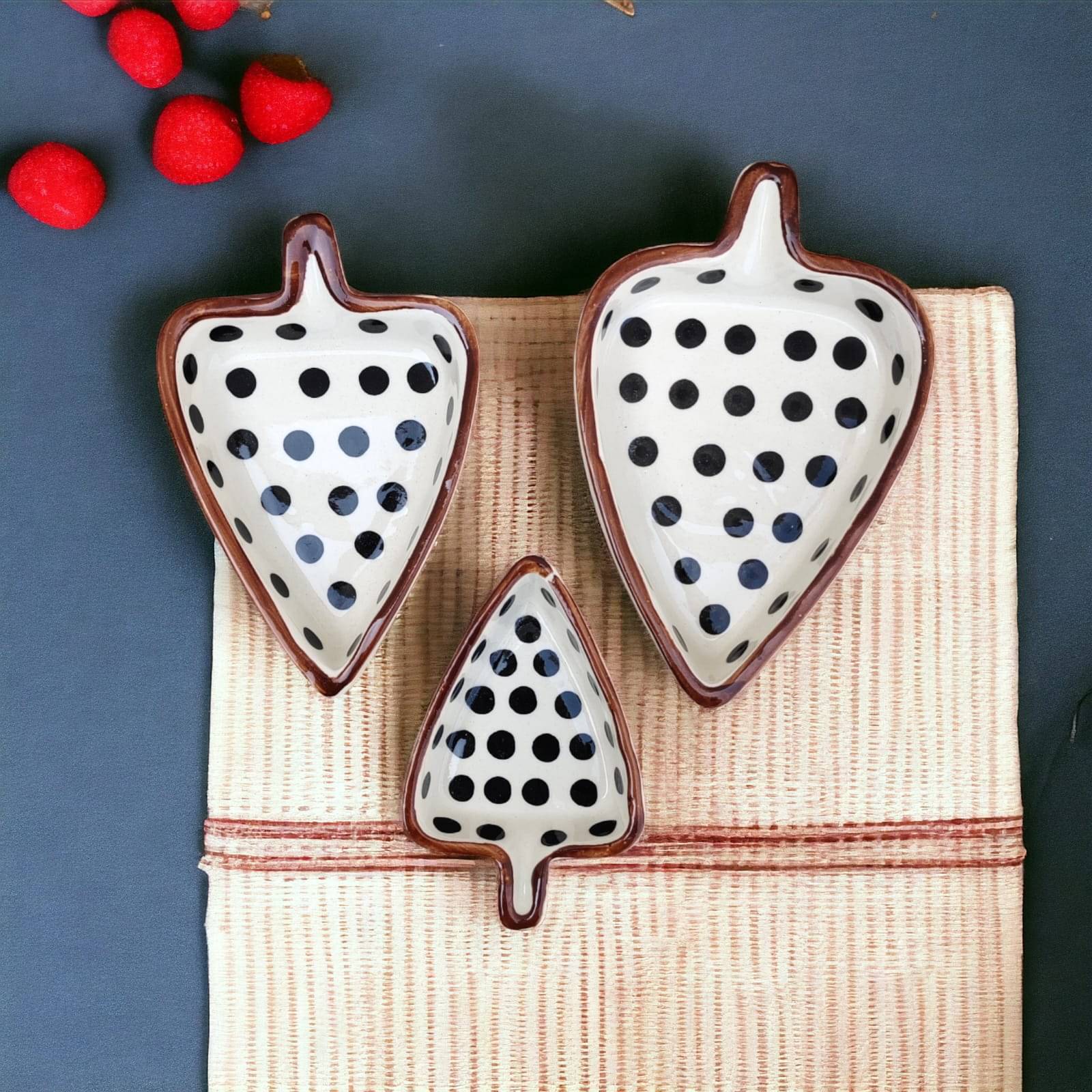     			Malaikah 3 Pcs Ceramic Black Platter