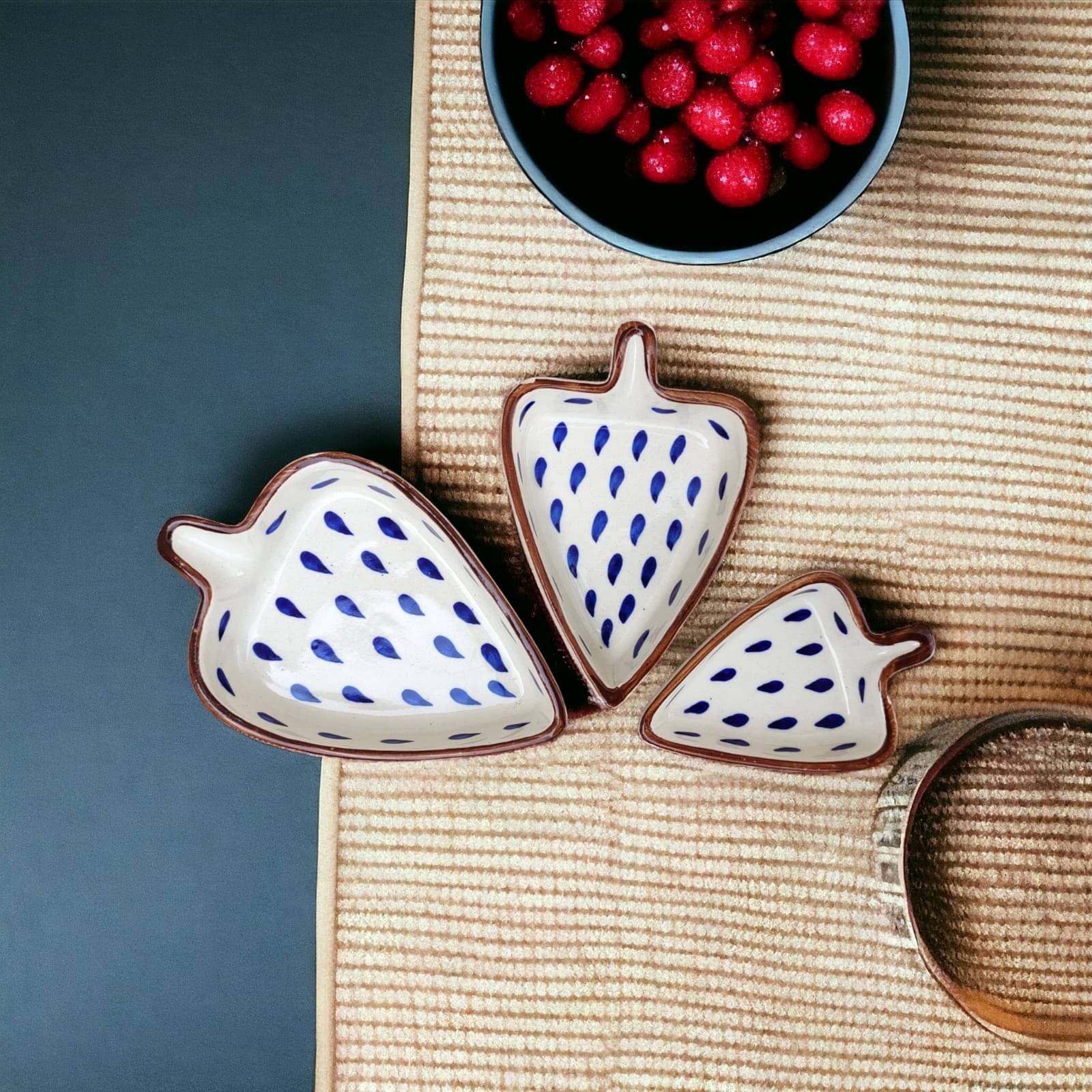 Malaikah 3 Pcs Ceramic Navy Blue Platter Malaikah 3 Pcs Ceramic Navy Blue Platter