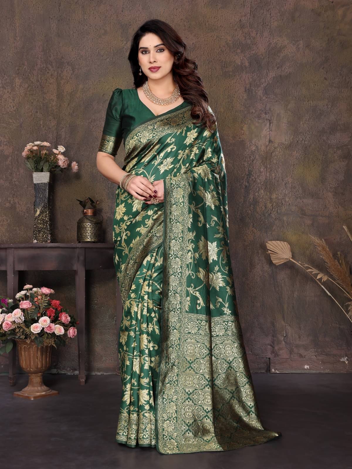 SARIK FASHION Kanjivaram Woven Saree With Unstitched Blouse Piece ( Green ) SARIK FASHION Kanjivaram Woven Saree With Unstitched Blouse Piece ( Green )