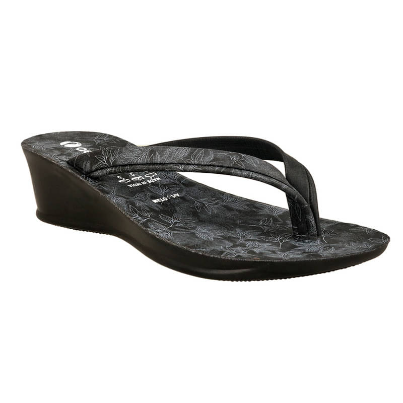     			Aeroblu Footwear Black Women's Flats