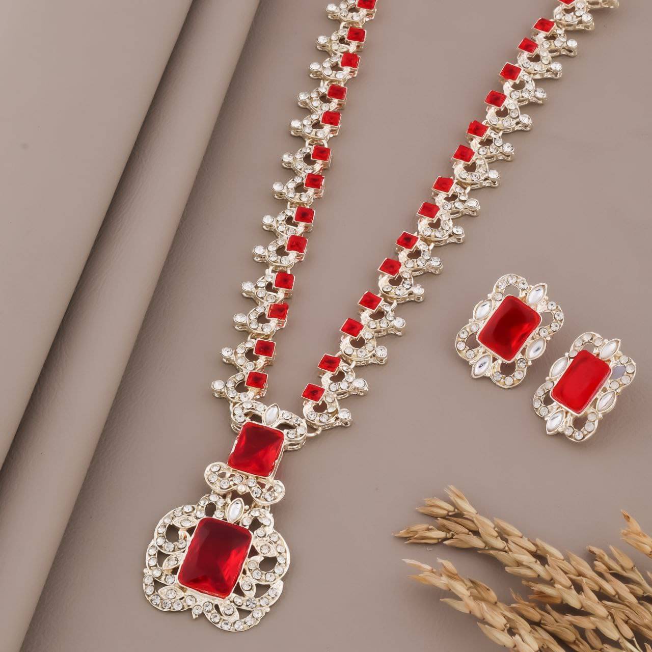     			Harsha Creation Red Alloy Necklace Set ( Pack of 1 )