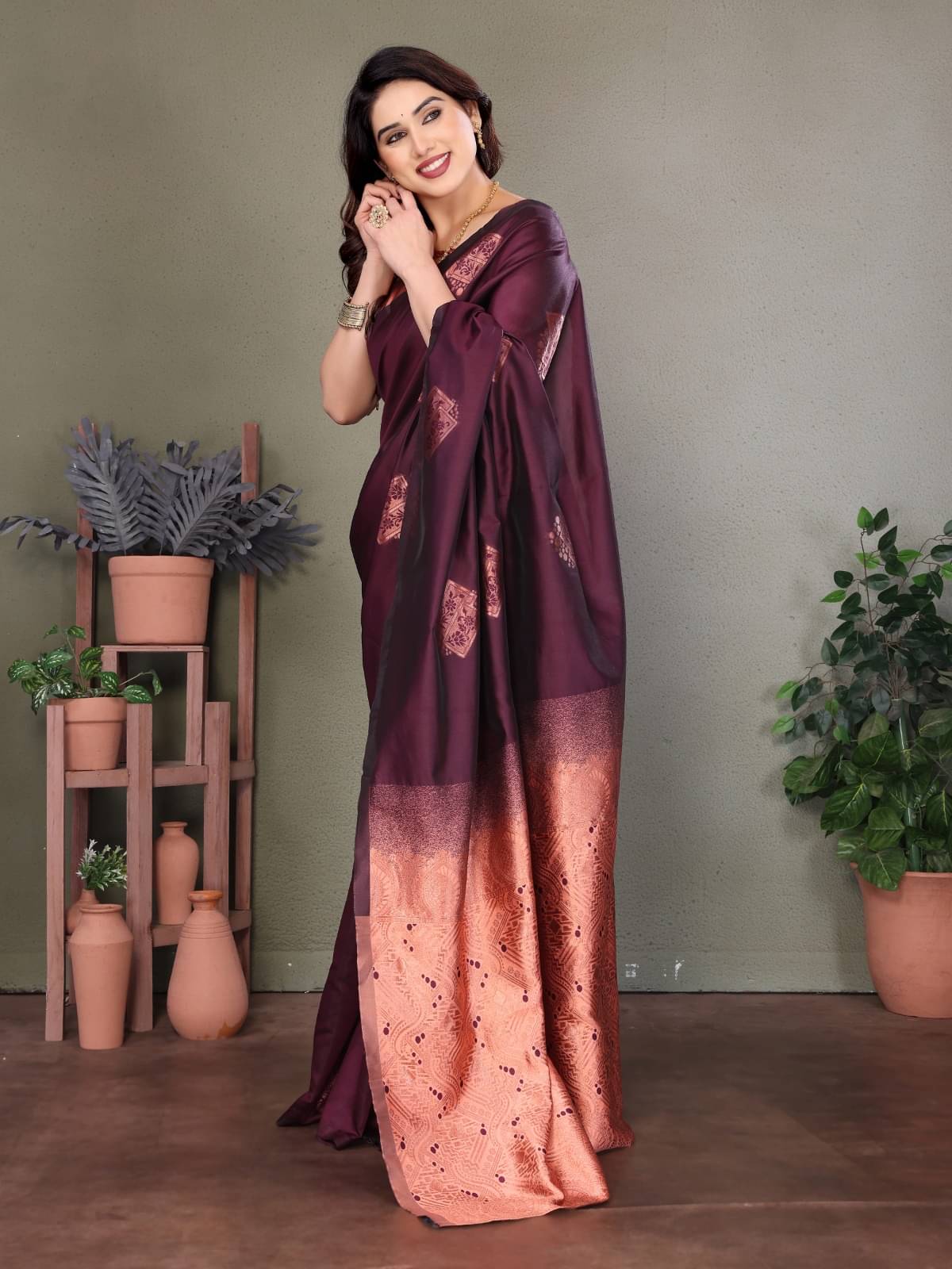     			BLEESBURY Banarasi Silk Woven Saree With Unstitched Blouse Piece ( Maroon )