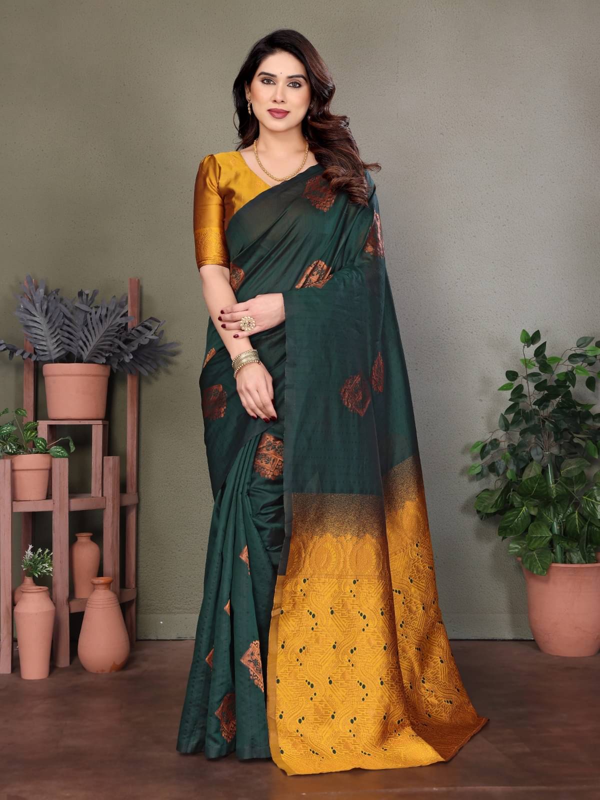     			DIKONA DESIGNER Banarasi Silk Woven Saree With Unstitched Blouse Piece ( Green )