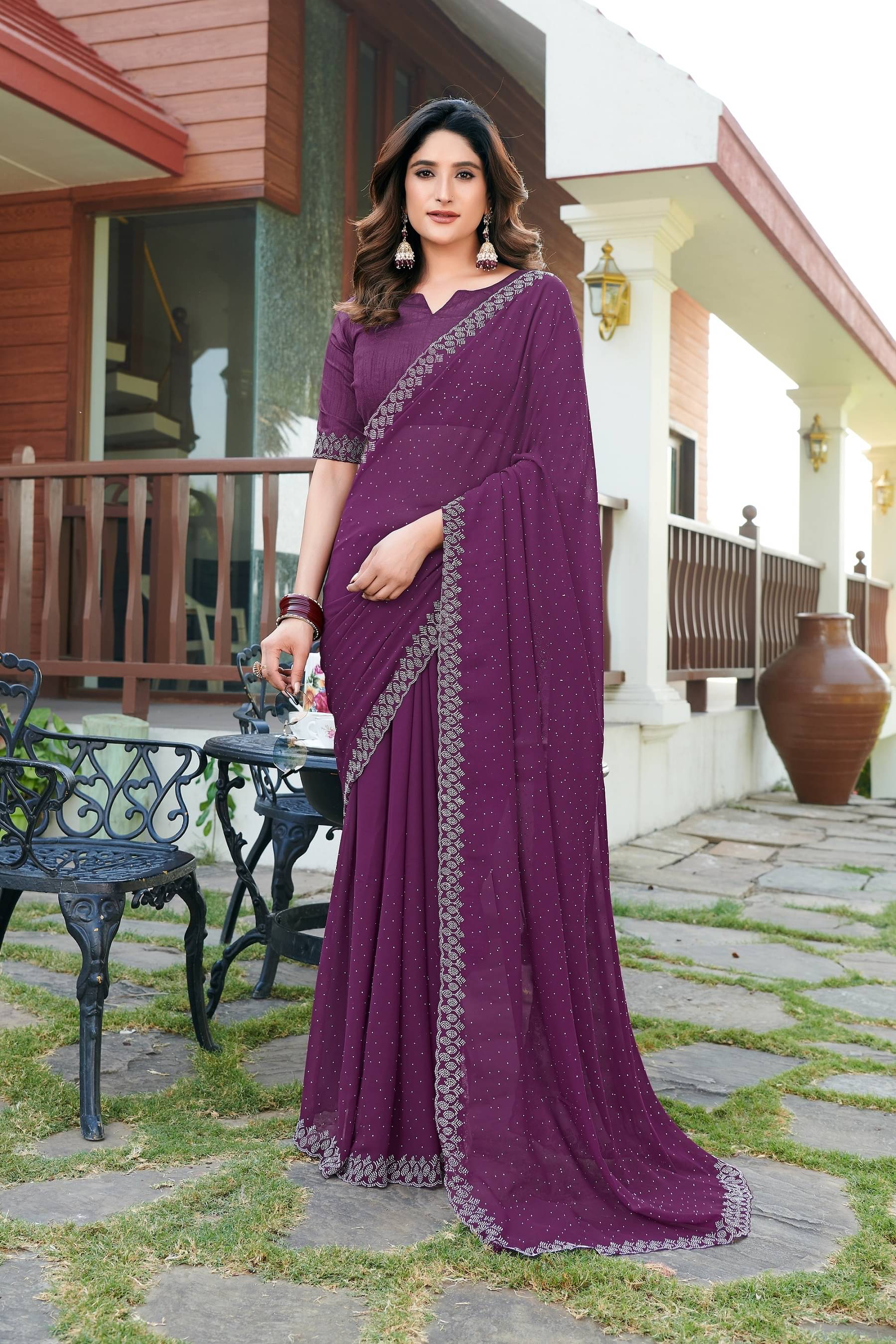     			VEERAIVA Georgette Embellished Saree With Unstitched Blouse Piece ( Magenta )