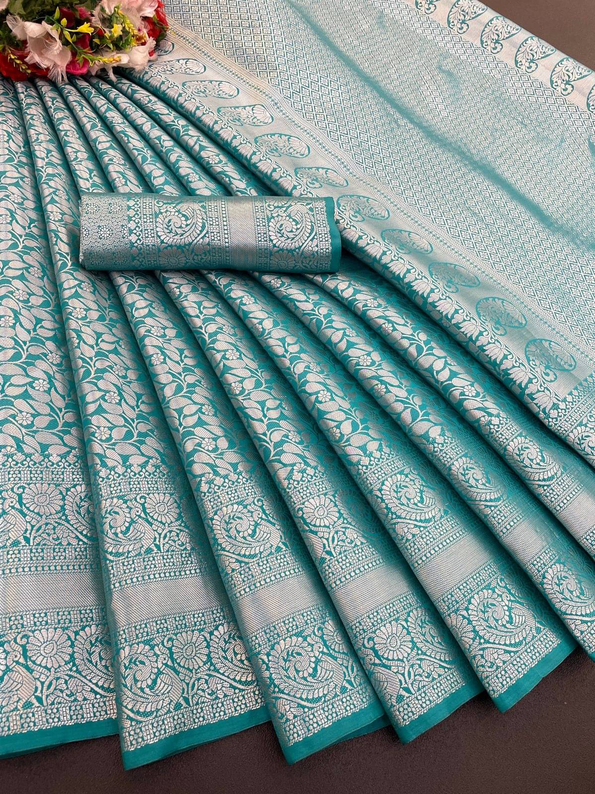     			A TO Z CART Banarasi Silk Woven Saree With Unstitched Blouse Piece ( Rama )
