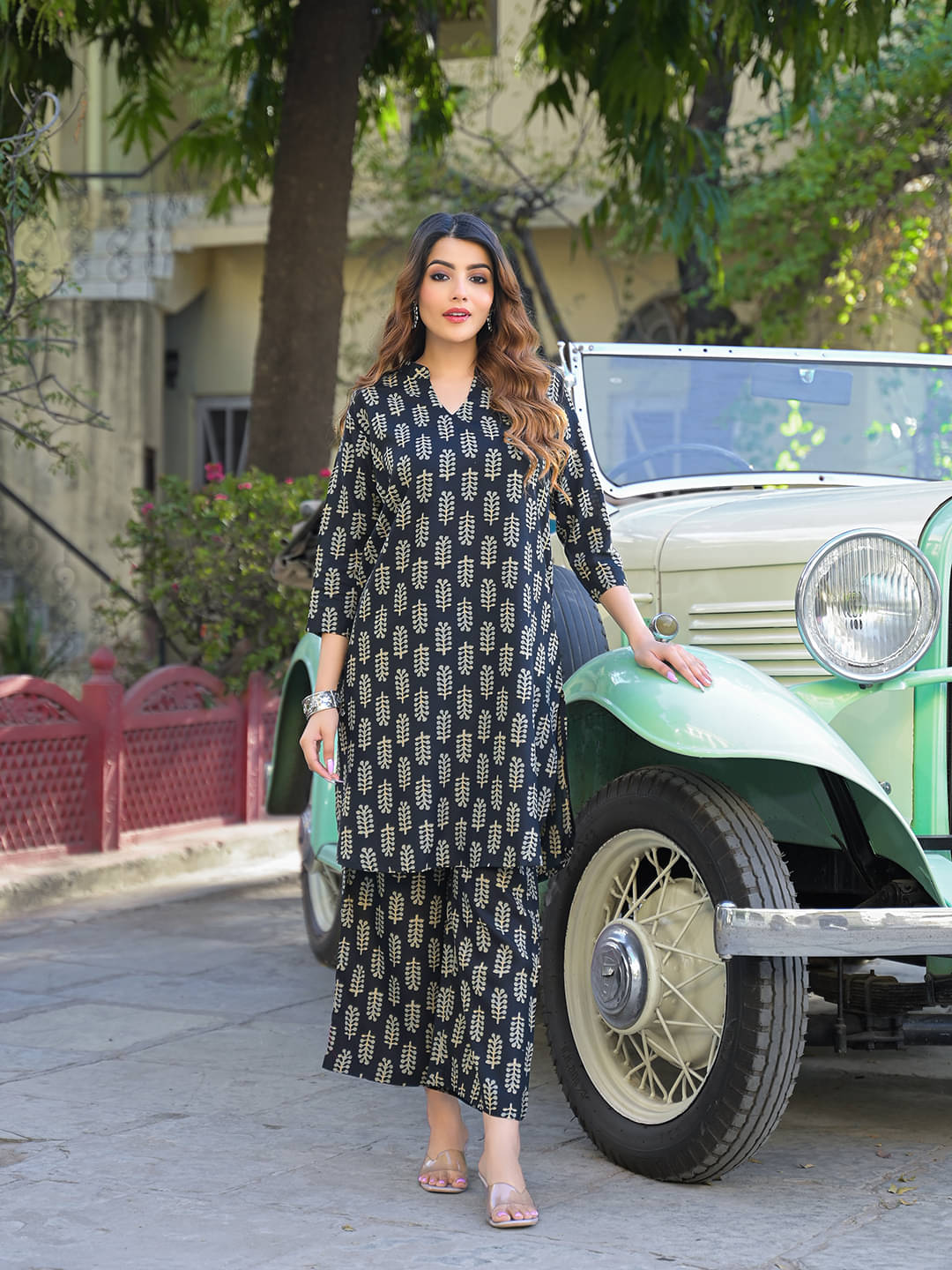 Divena Women Printed Straight Kurti With Palazzo ( Black )     			Divena Women Printed Straight Kurti With Palazzo ( Black )