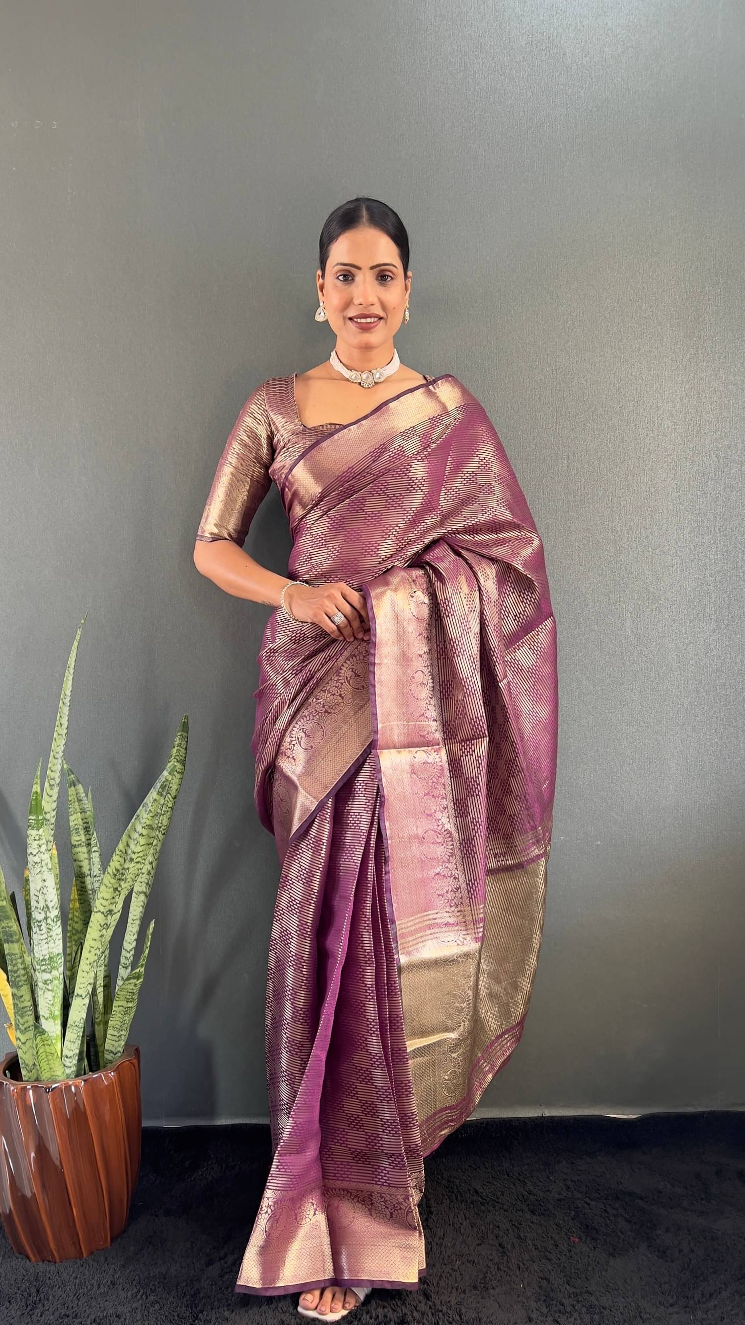     			JULEE Tissue Embellished Saree With Unstitched Blouse Piece ( Purple )