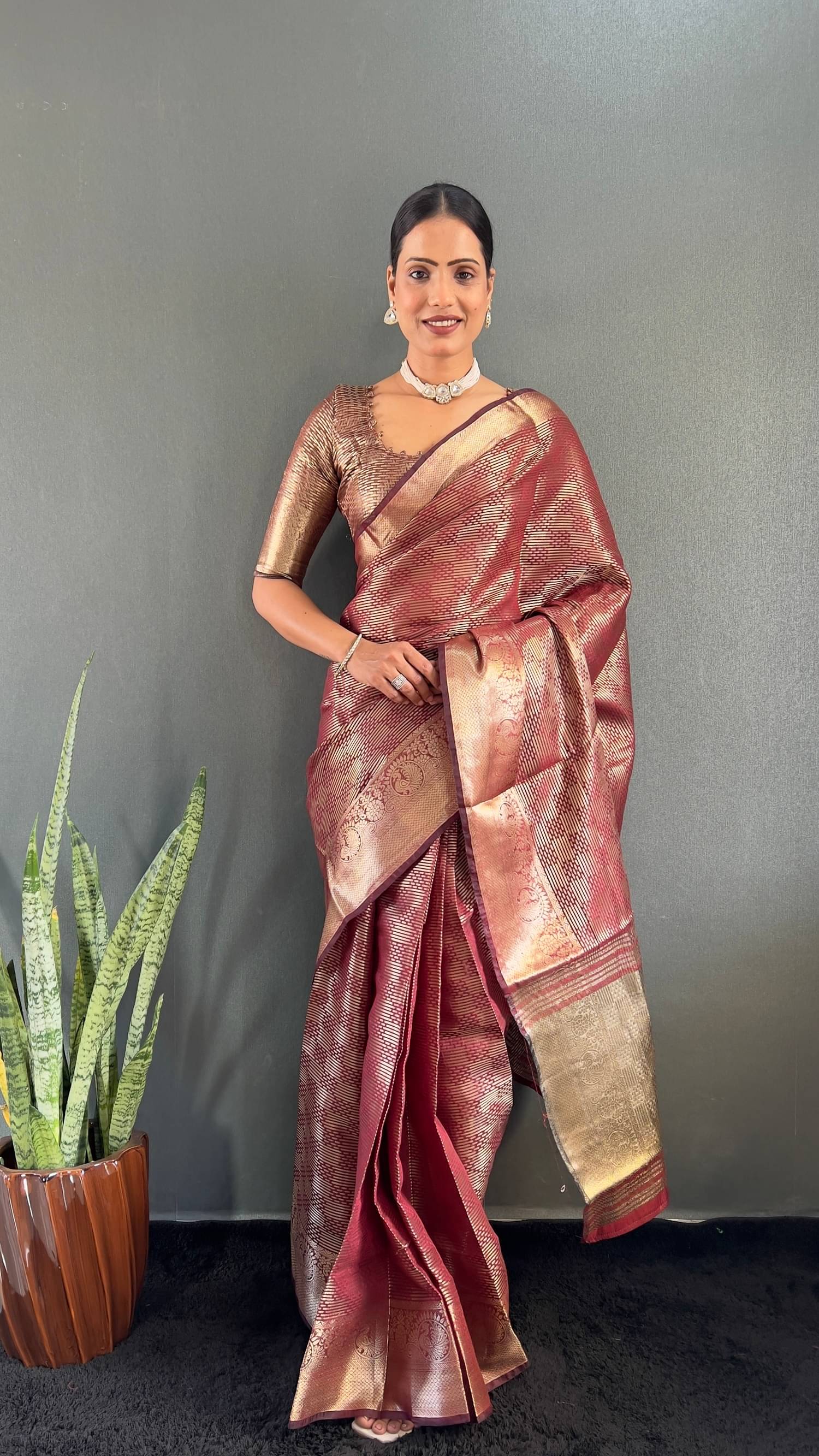 JULEE Tissue Embellished Saree With Unstitched Blouse Piece ( Red ) JULEE Tissue Embellished Saree With Unstitched Blouse Piece ( Red )