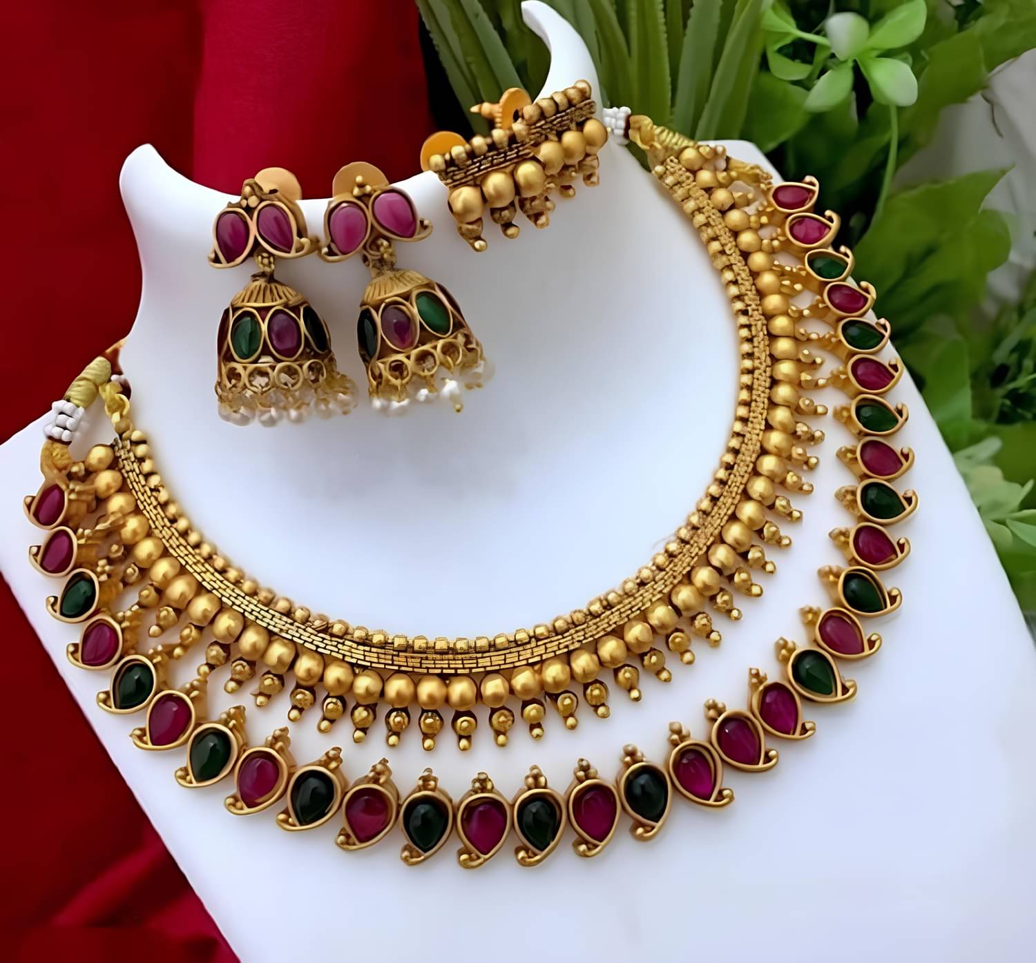    			it has beautiful combo jewellery set
