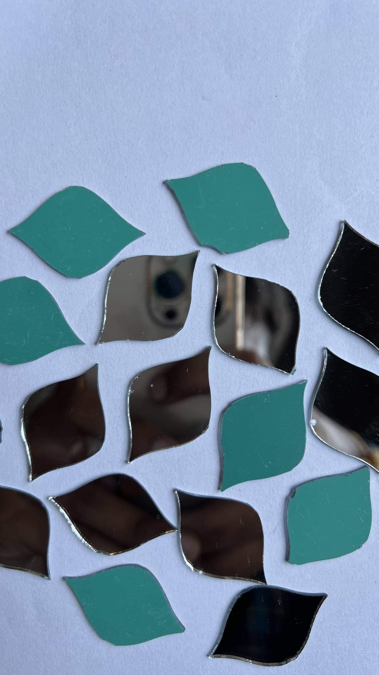     			MIRROR GLASS WORLDWIDE Glass Fancy Shape Mirror For Art Work, 20*31mm 115pieces 100gm ( Pack of 1 )