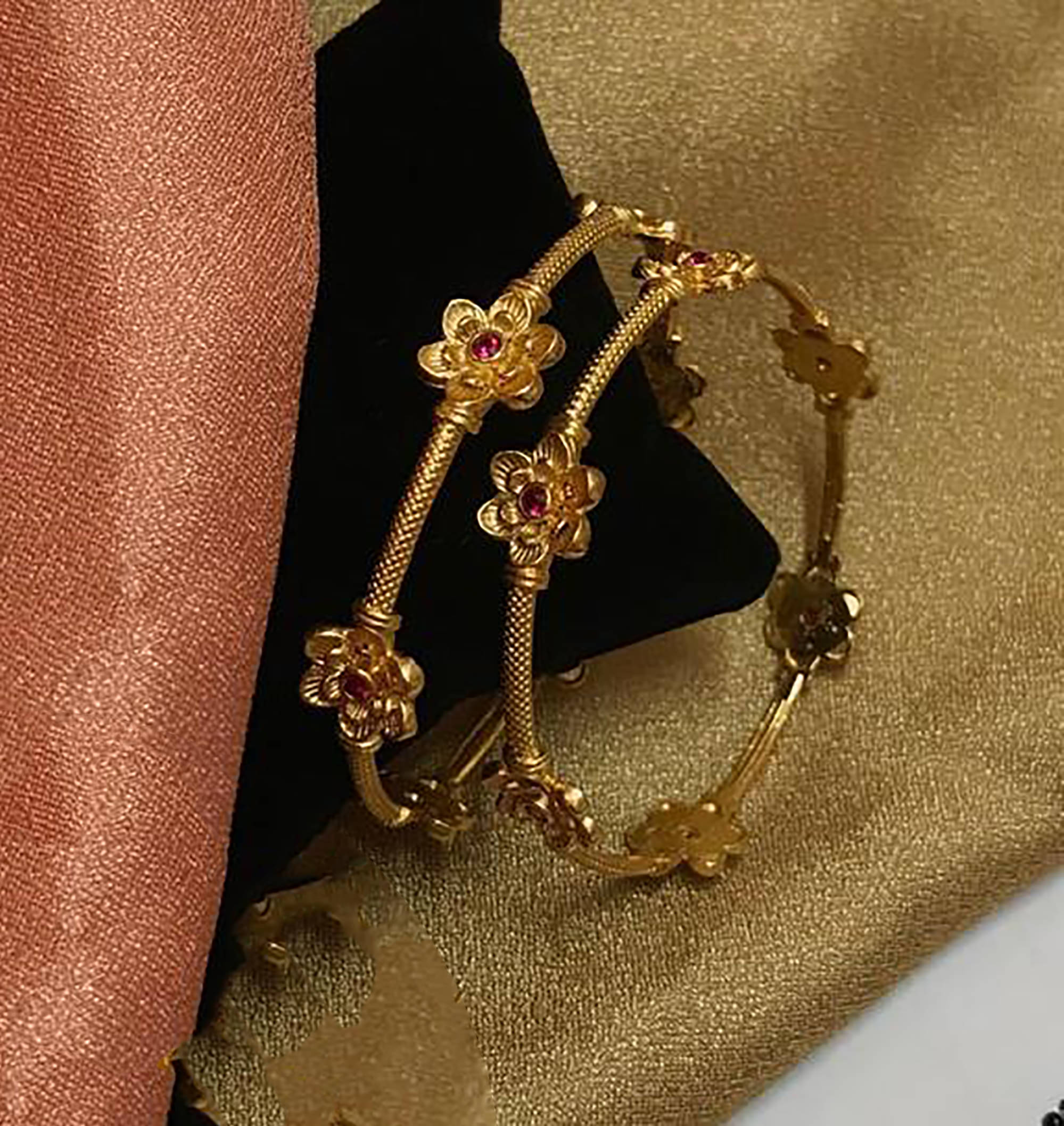 RANEM Gold Bangle Set ( Pack of 1 )     			RANEM Gold Bangle Set ( Pack of 1 )