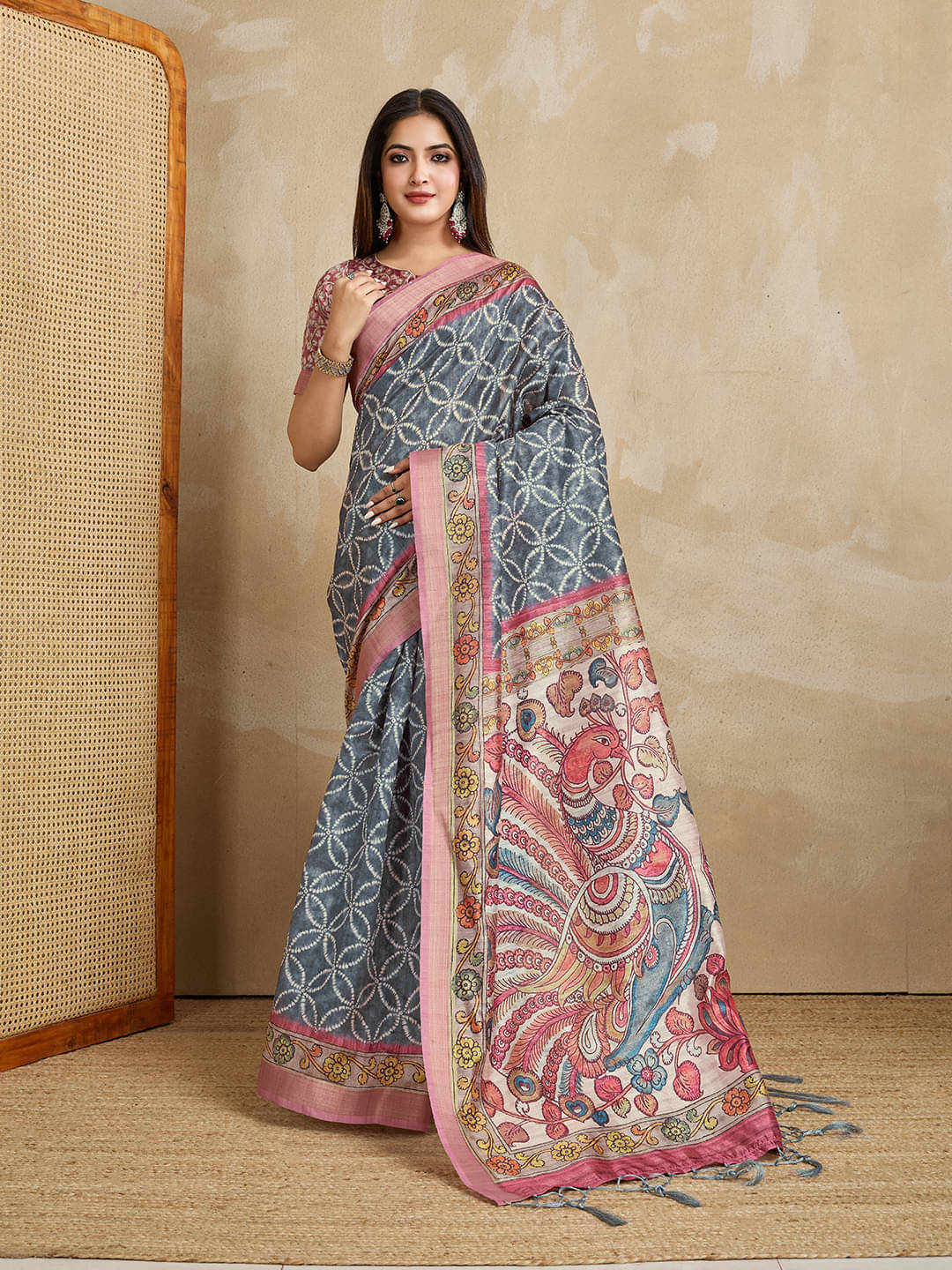     			Doi Moi Silk Blend Printed Saree With Unstitched Blouse Piece ( Light Grey )