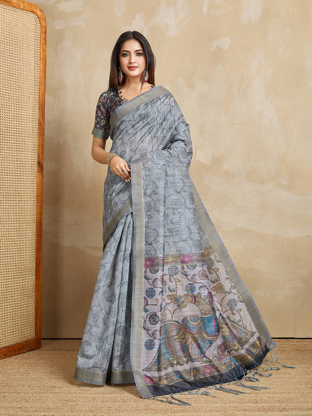 Doi Moi Silk Blend Printed Saree With Unstitched Blouse Piece ( Grey ) Doi Moi Silk Blend Printed Saree With Unstitched Blouse Piece ( Grey )