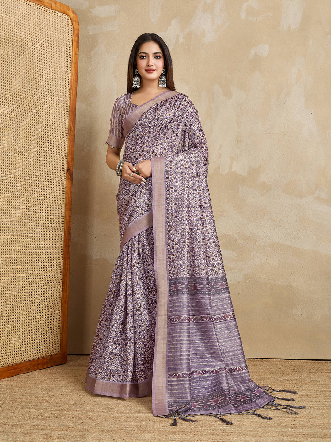 Doi Moi Silk Blend Printed Saree With Unstitched Blouse Piece ( Purple ) Doi Moi Silk Blend Printed Saree With Unstitched Blouse Piece ( Purple )