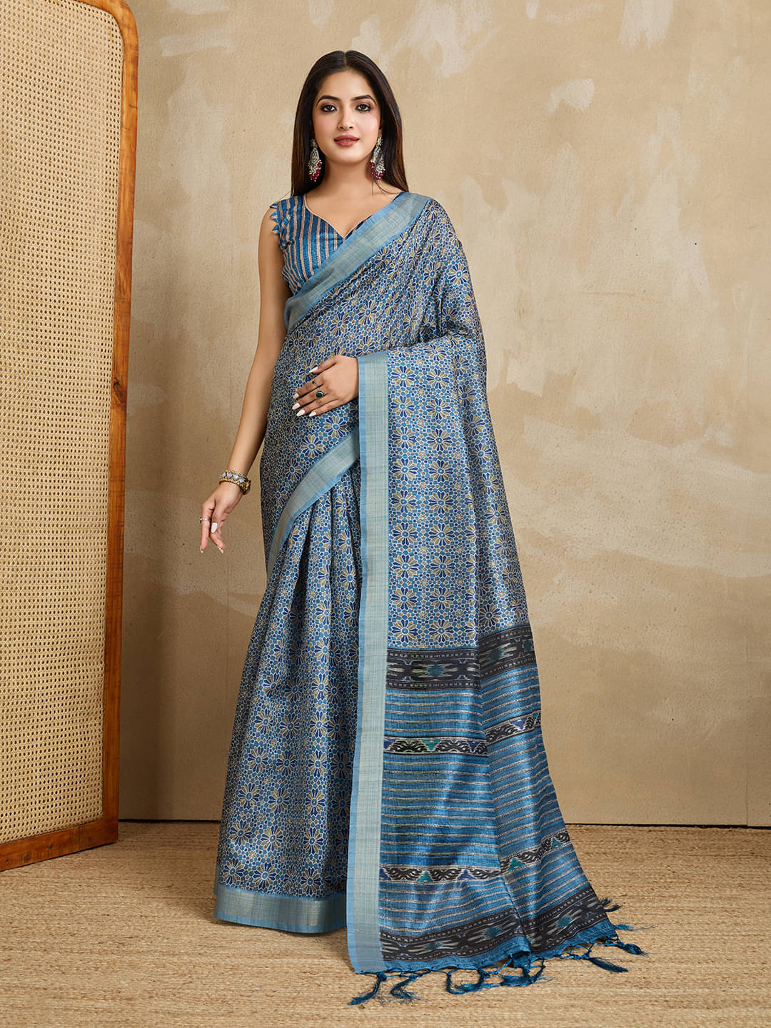 Doi Moi Silk Blend Printed Saree With Unstitched Blouse Piece ( Light Blue ) Doi Moi Silk Blend Printed Saree With Unstitched Blouse Piece ( Light Blue )