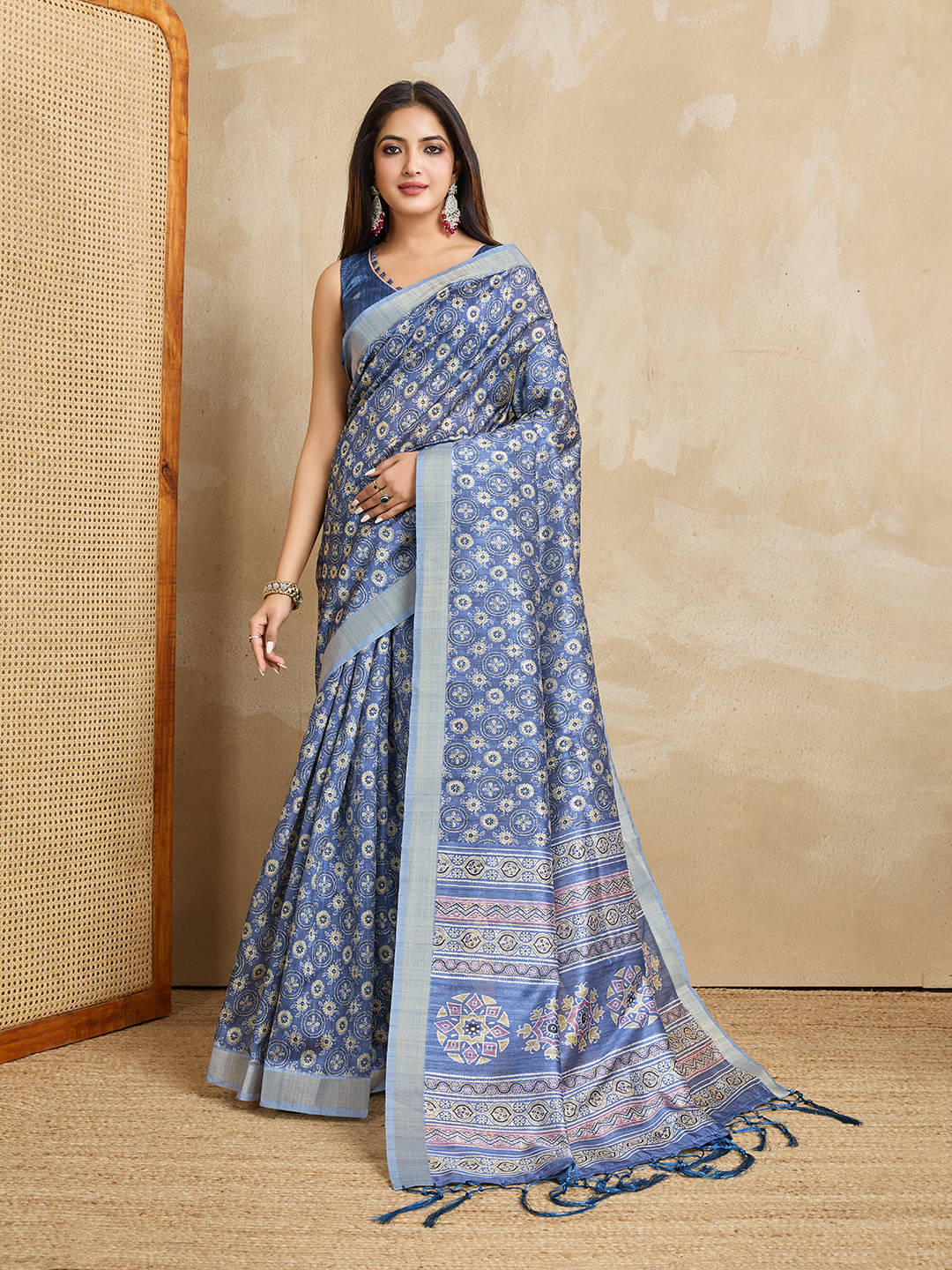     			Doi Moi Silk Blend Printed Saree With Unstitched Blouse Piece ( Blue )