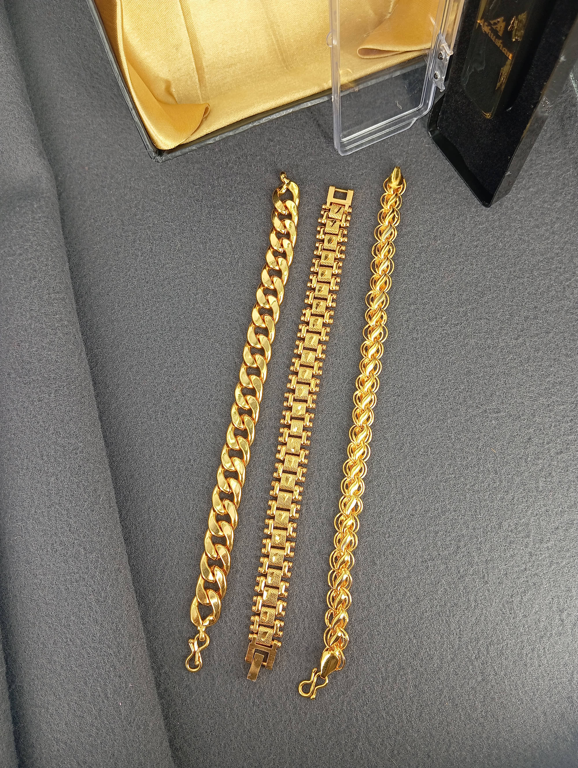 SHANKH-KRIVA Gold Bracelet ( Pack of 1 ) - Bangles & Bracelets | Buy online on ZillyBuy