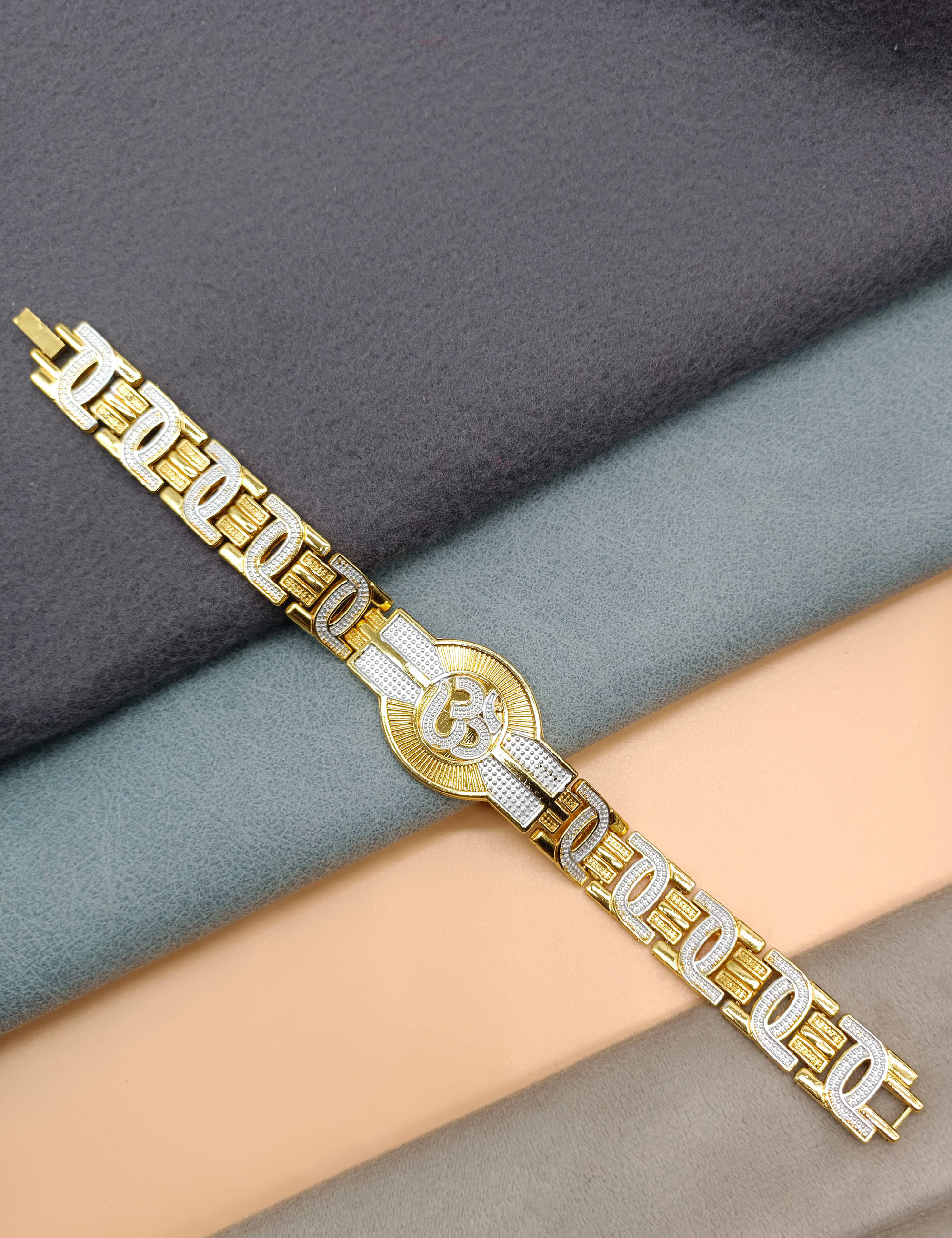     			SHANKH-KRIVA Gold Bracelet ( Pack of 1 )