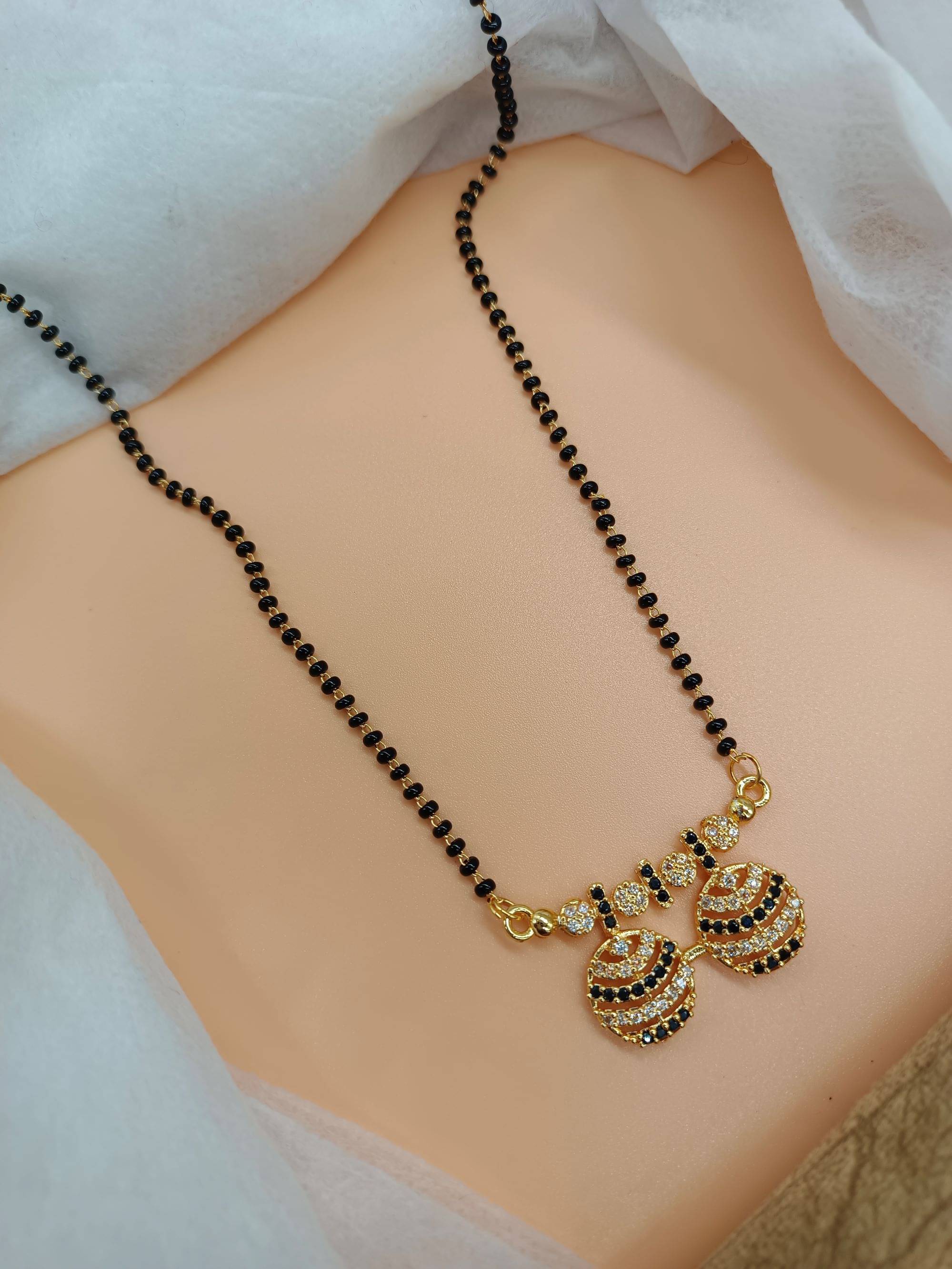     			SHANKH-KRIVA Golden Mangalsutra ( Pack of 1 )