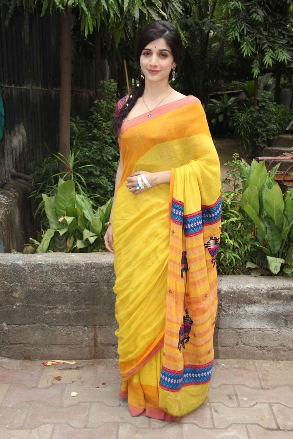 Sidhidata Cotton Blend Colorblock Saree With Unstitched Blouse Piece ( Yellow ) Sidhidata Cotton Blend Colorblock Saree With Unstitched Blouse Piece ( Yellow )