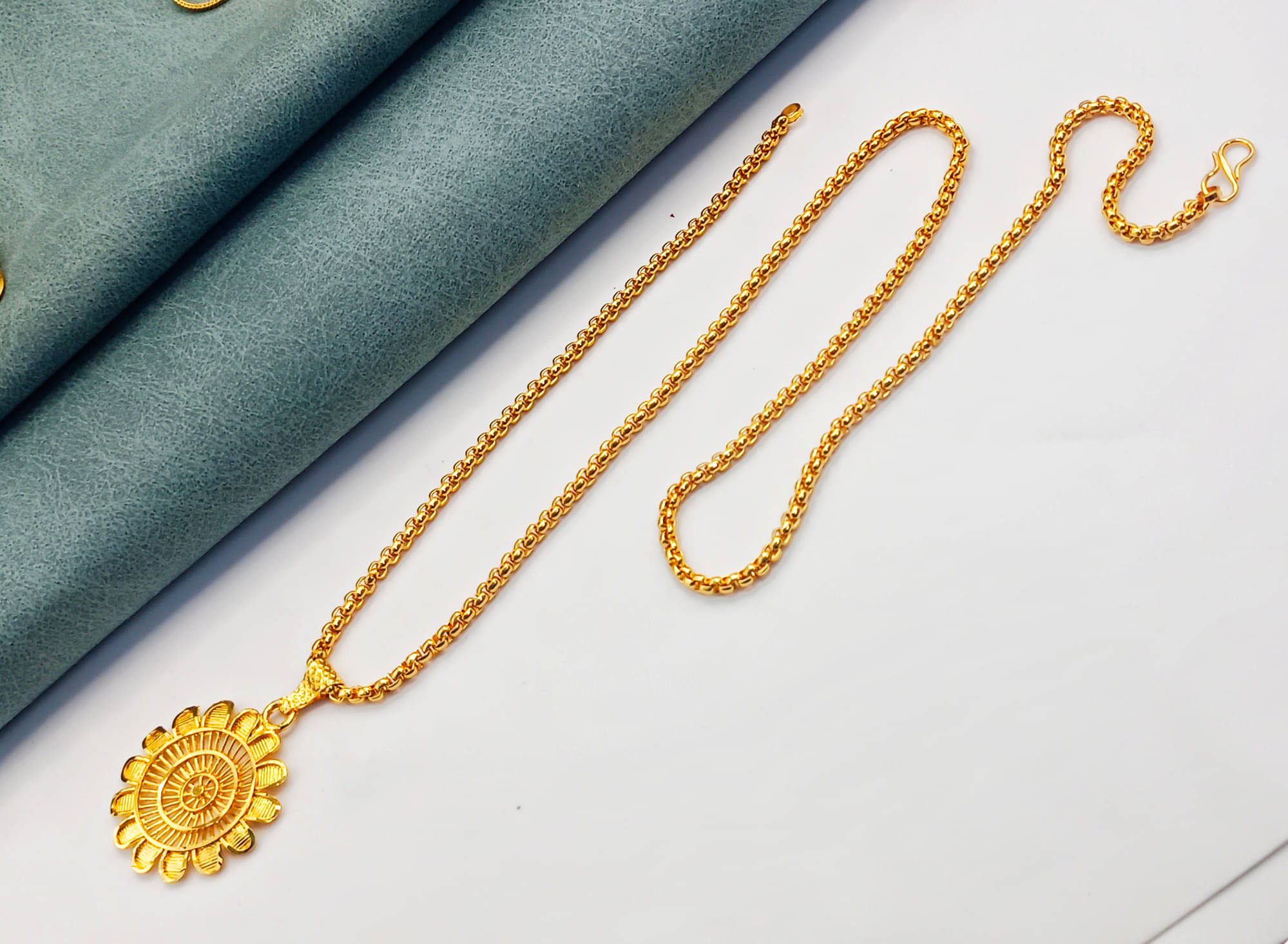     			SHANKHRAJ MA LL Gold Pendant set ( Pack of 1 )