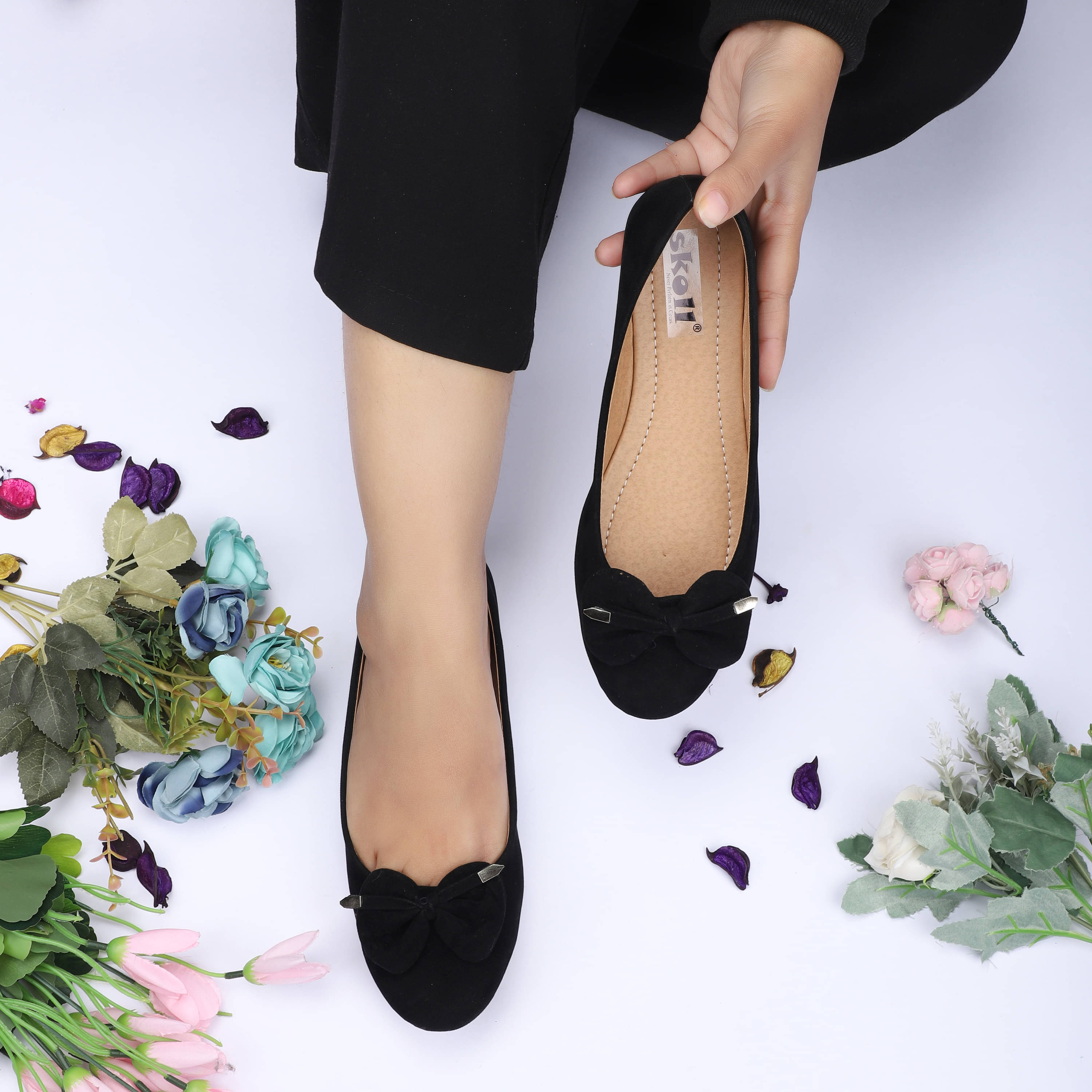     			SKOLL Black Women's Casual Ballerinas