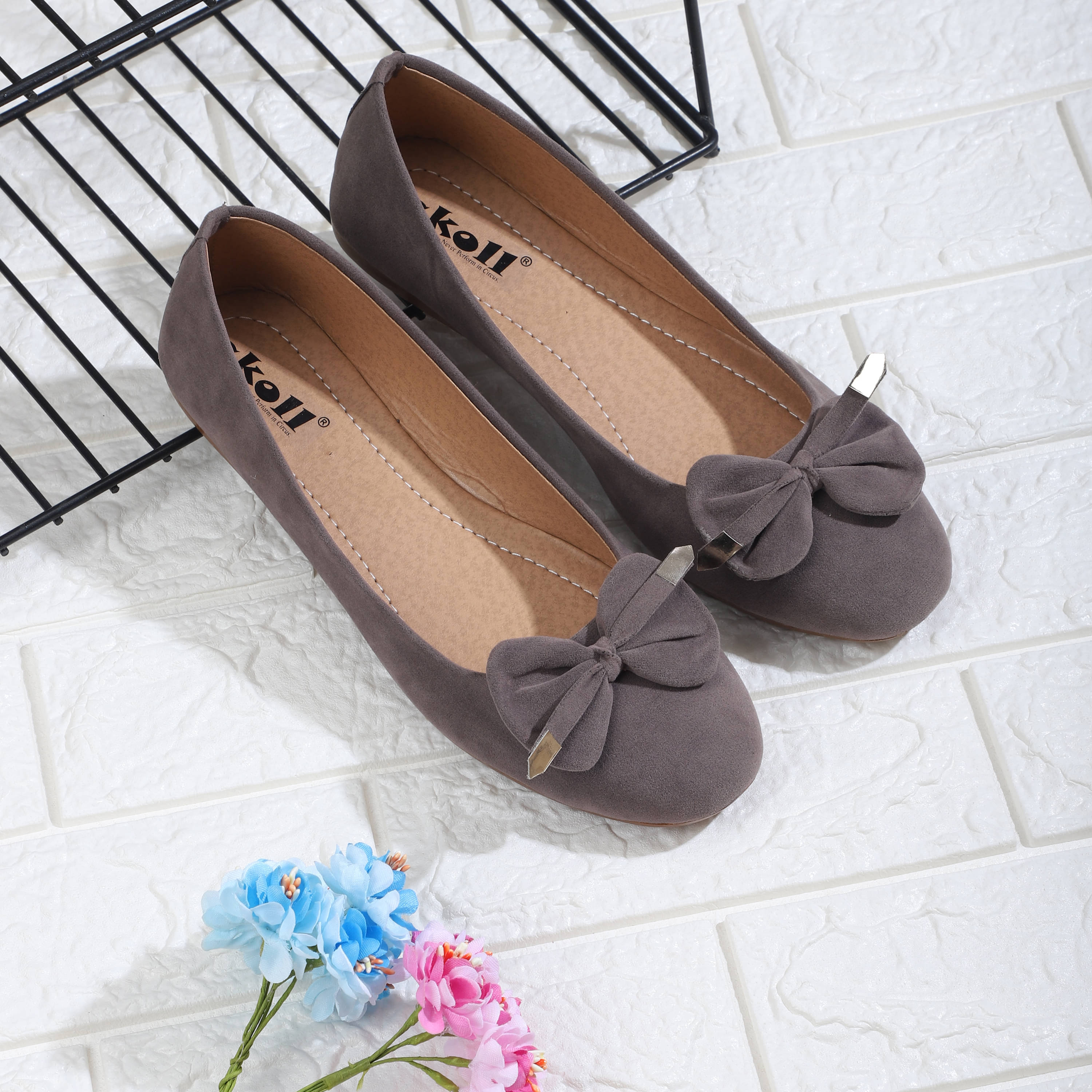     			SKOLL Gray Women's Casual Ballerinas