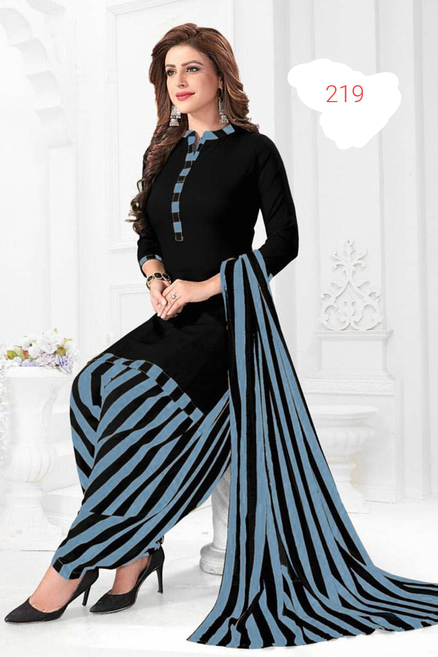     			ANNAPURNA CREATION Unstitched Crepe Solid Dress Material - Black ( Pack of 1 )