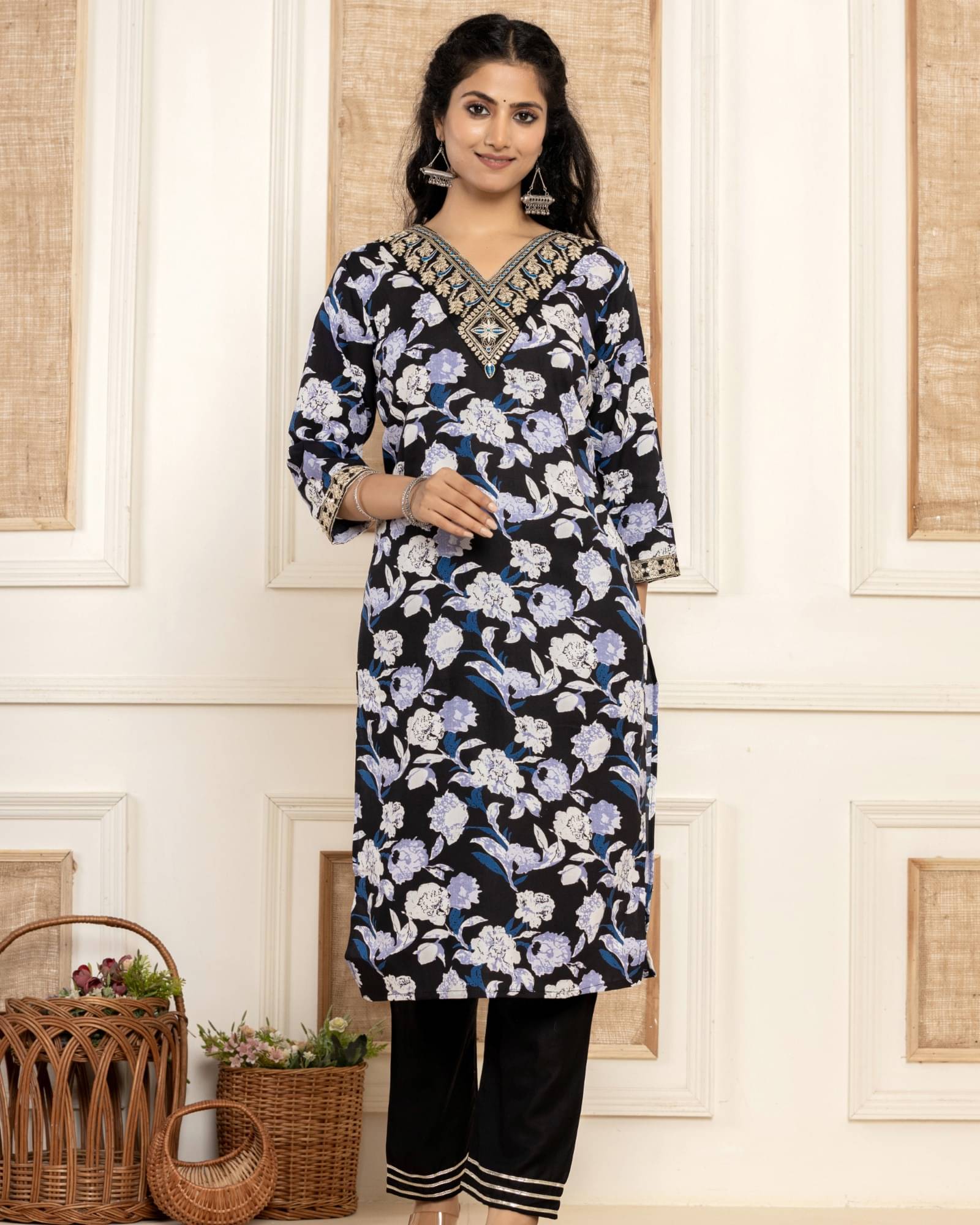     			Laxmi Creation Viscose Printed Kurti With Pants Women's Stitched Salwar Suit - Black ( Pack of 1 )