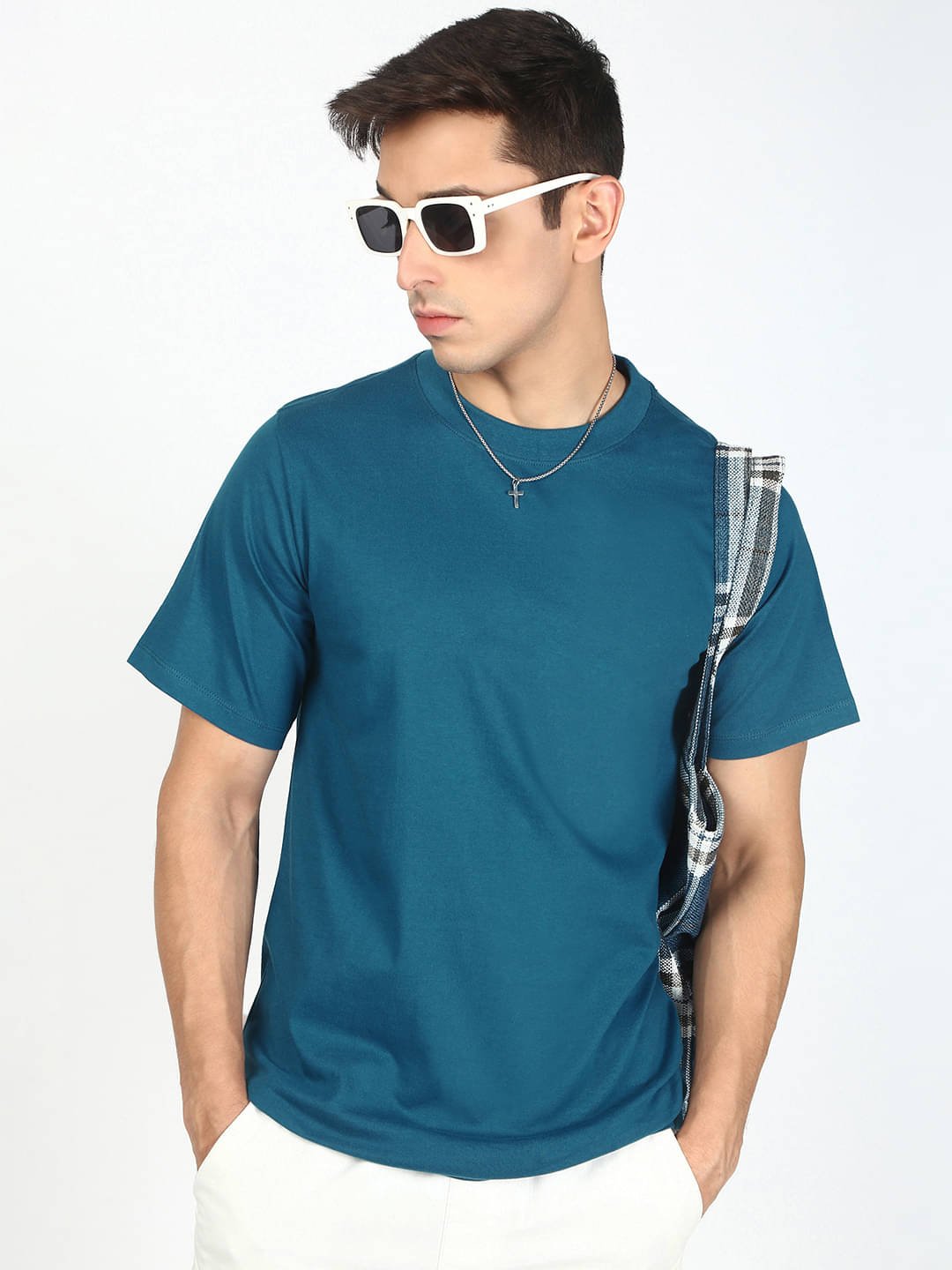Bene Kleed 100% Cotton Regular Fit Solid Half Sleeves Men's Round T-Shirt - Blue ( Pack of 1 )     			Bene Kleed 100% Cotton Regular Fit Solid Half Sleeves Men's Round T-Shirt - Blue ( Pack of 1 )