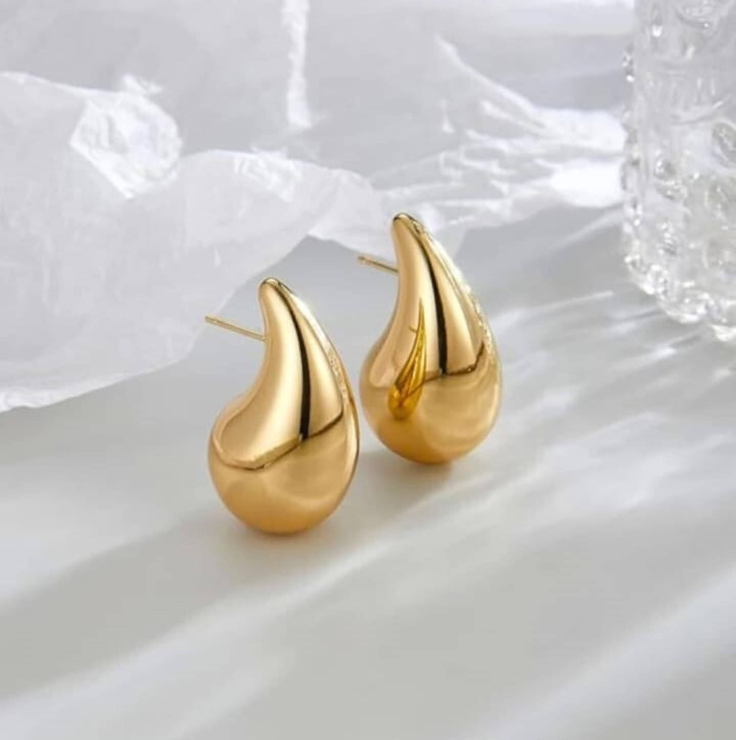     			Mehak Creation Gold Stud Earrings ( Pack of 1 )