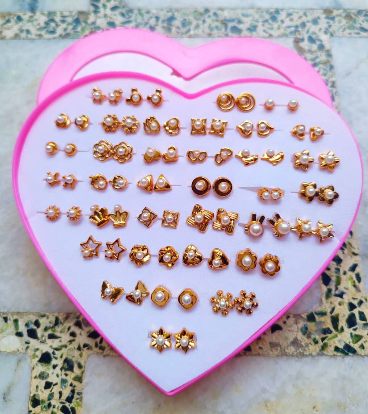     			Mehak Creation Gold Stud Earrings ( Pack of 1 )