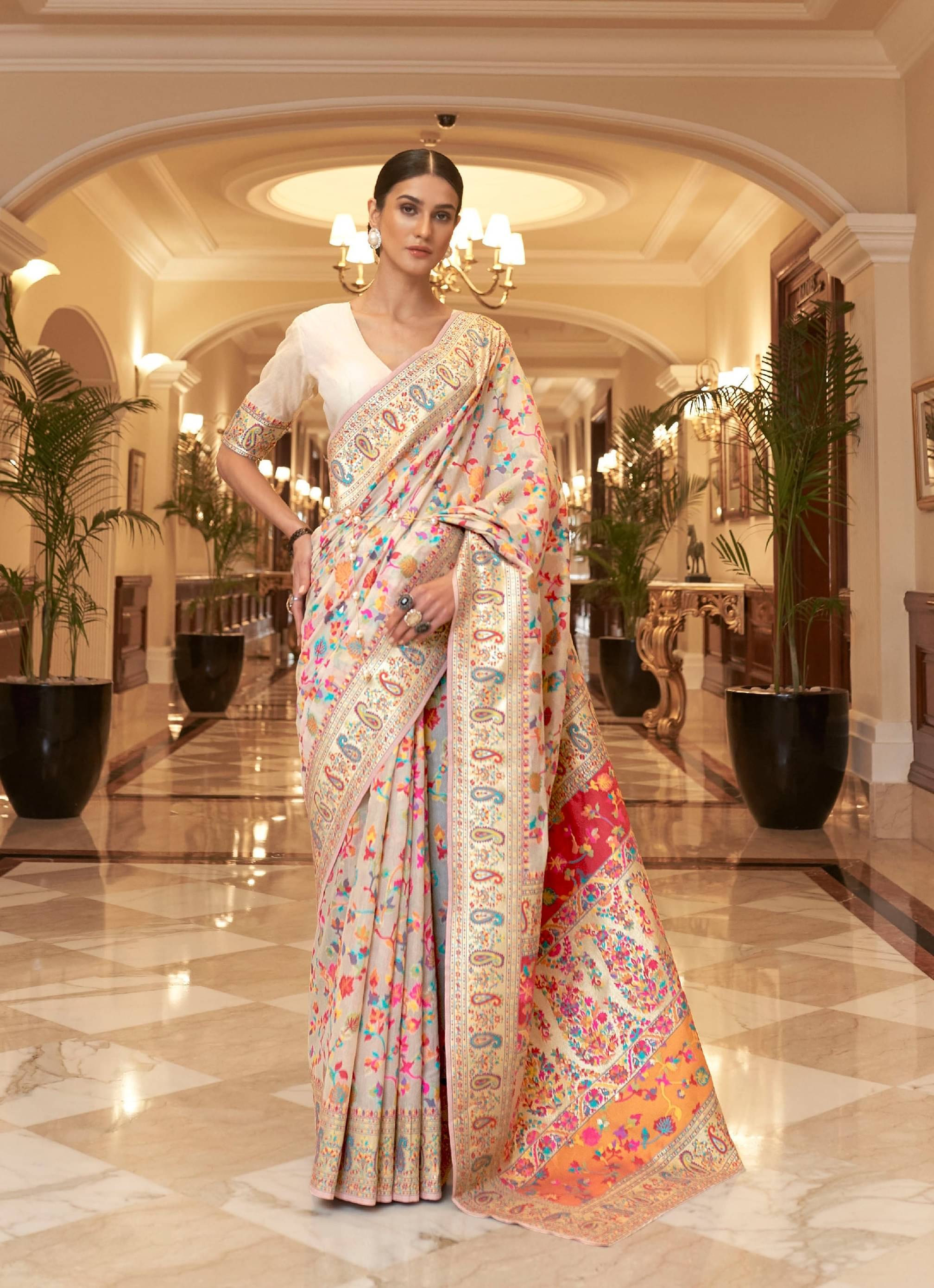 Sidhidata Cotton Blend Printed Saree With Unstitched Blouse Piece ( Cream ) Sidhidata Cotton Blend Printed Saree With Unstitched Blouse Piece ( Cream )