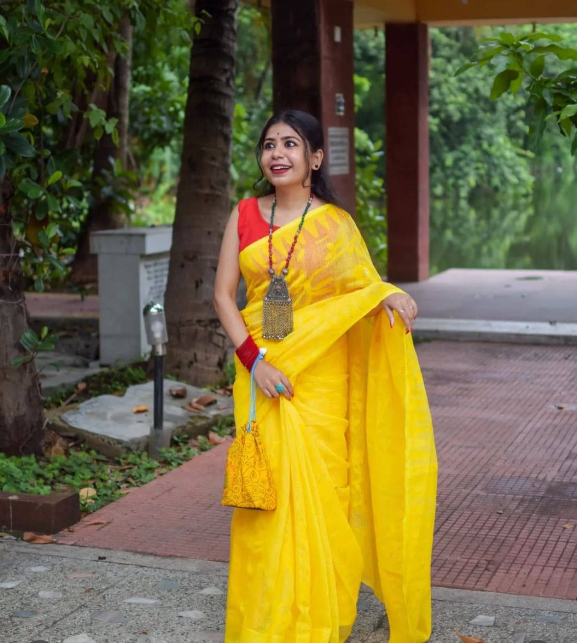     			SARADA HANDLOOM Cotton Silk Self Design Saree With Unstitched Blouse Piece ( Yellow )