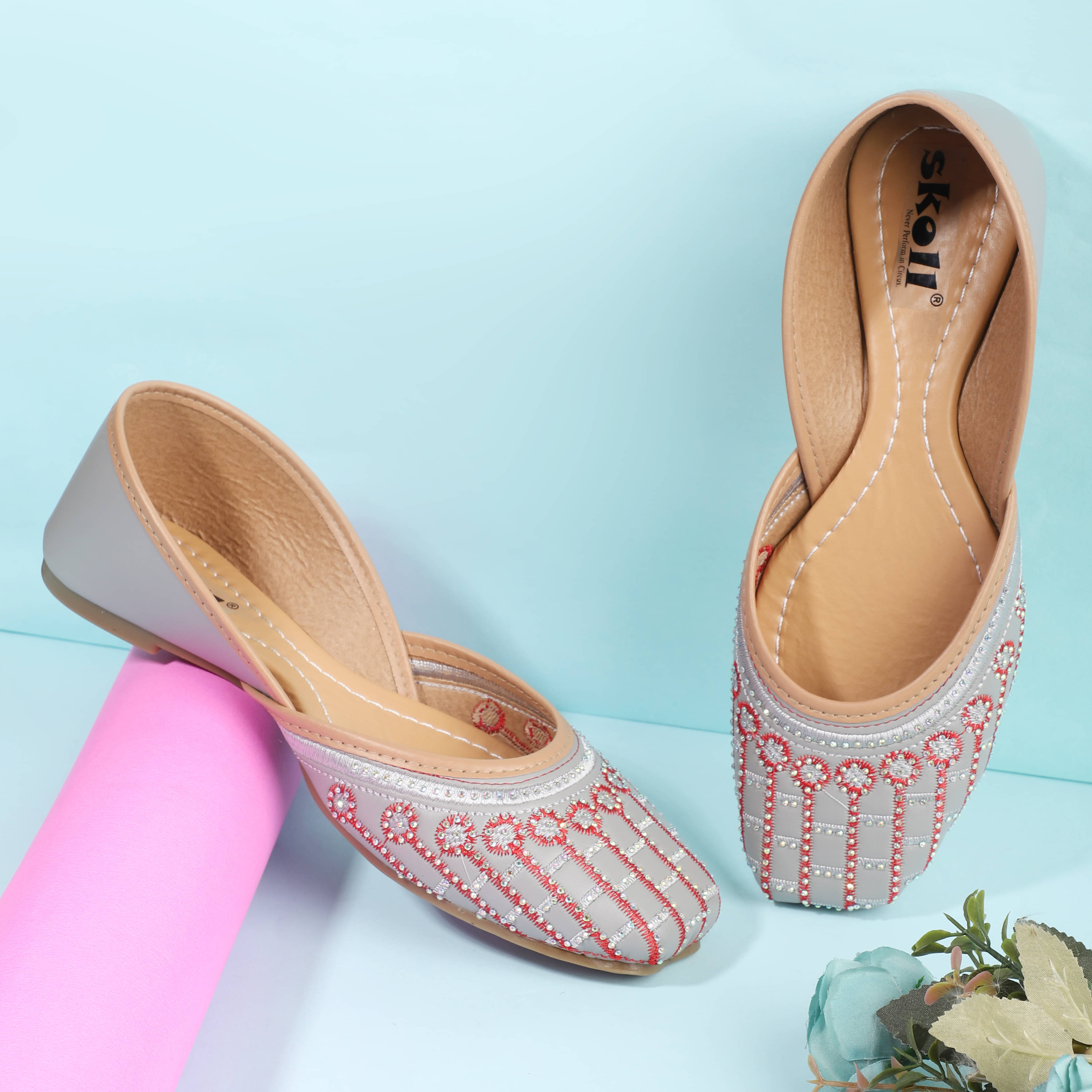 SKOLL Gray Women's Juttis     			SKOLL Gray Women's Juttis