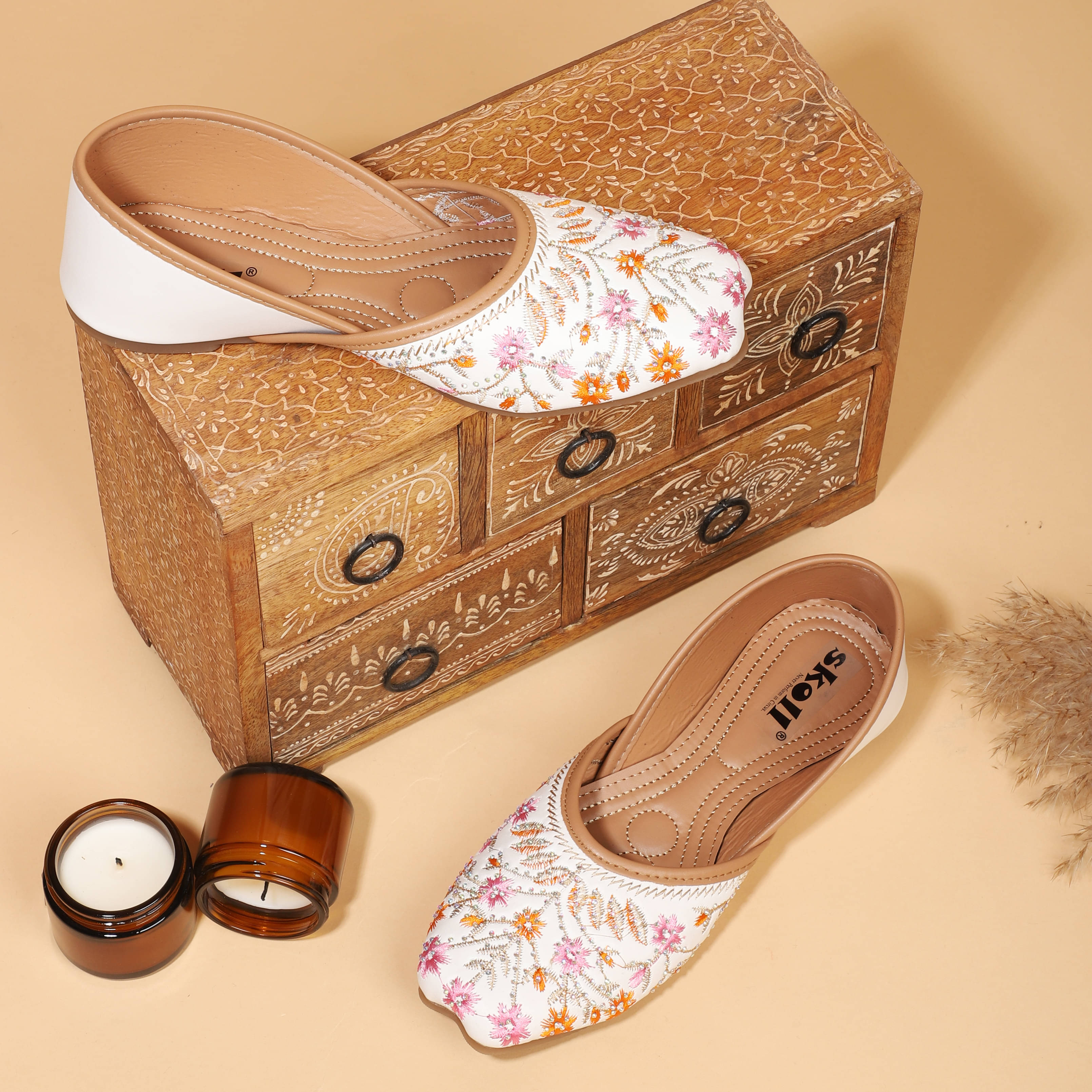 SKOLL White Women's Mojaris     			SKOLL White Women's Mojaris