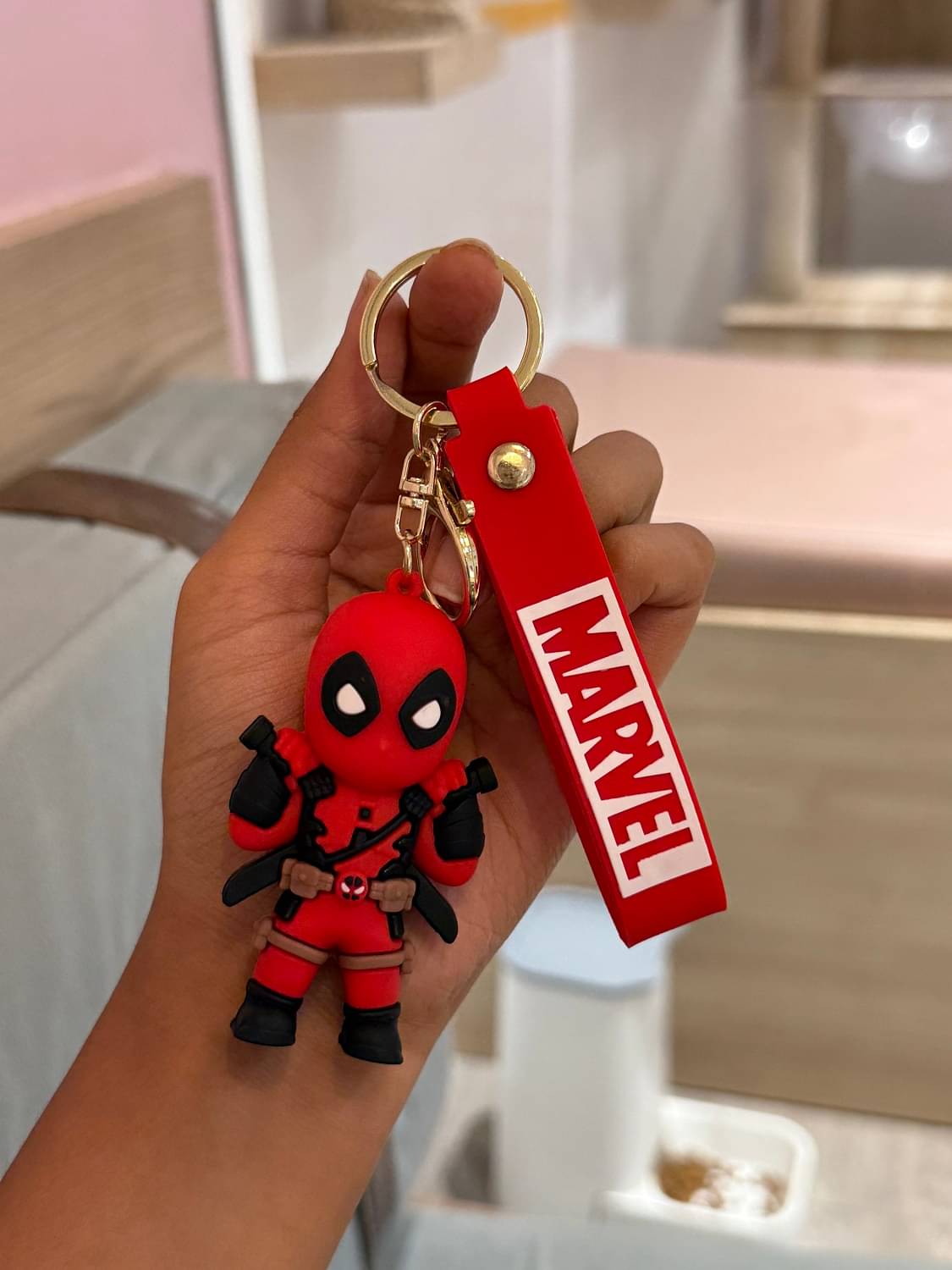     			Deadpool with Twin Swords Silicone Keyring | Fun Superhero Gift for Kids Boys | Stylish Backpack Key Holder