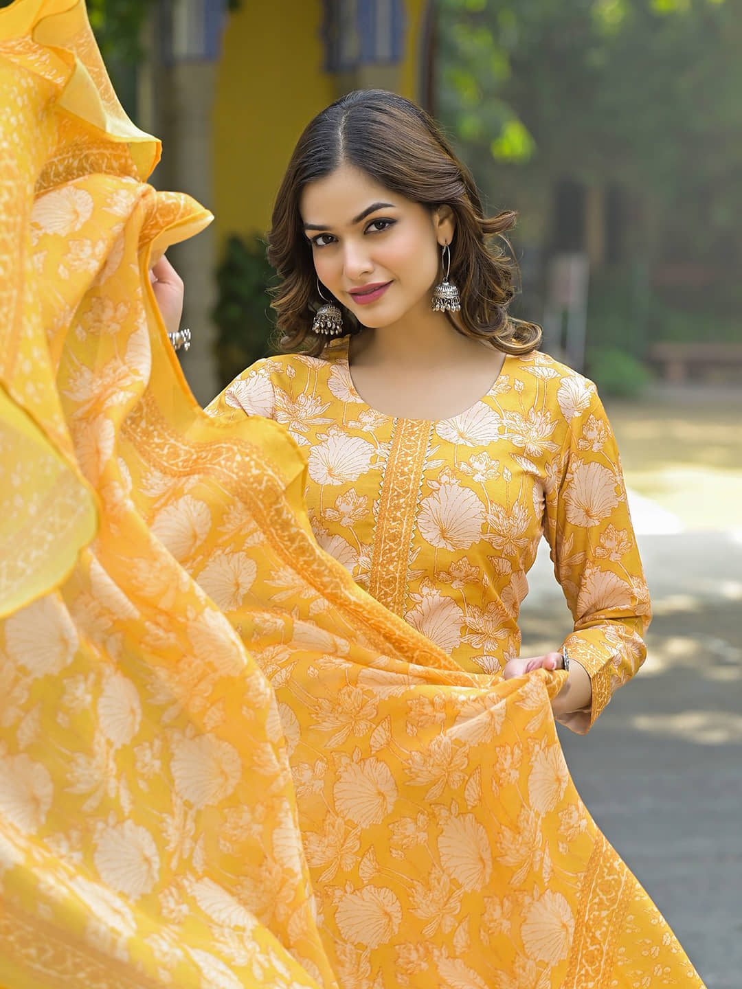 Vaamsi Women Rayon Printed Straight Kurti With Pants ( Yellow )