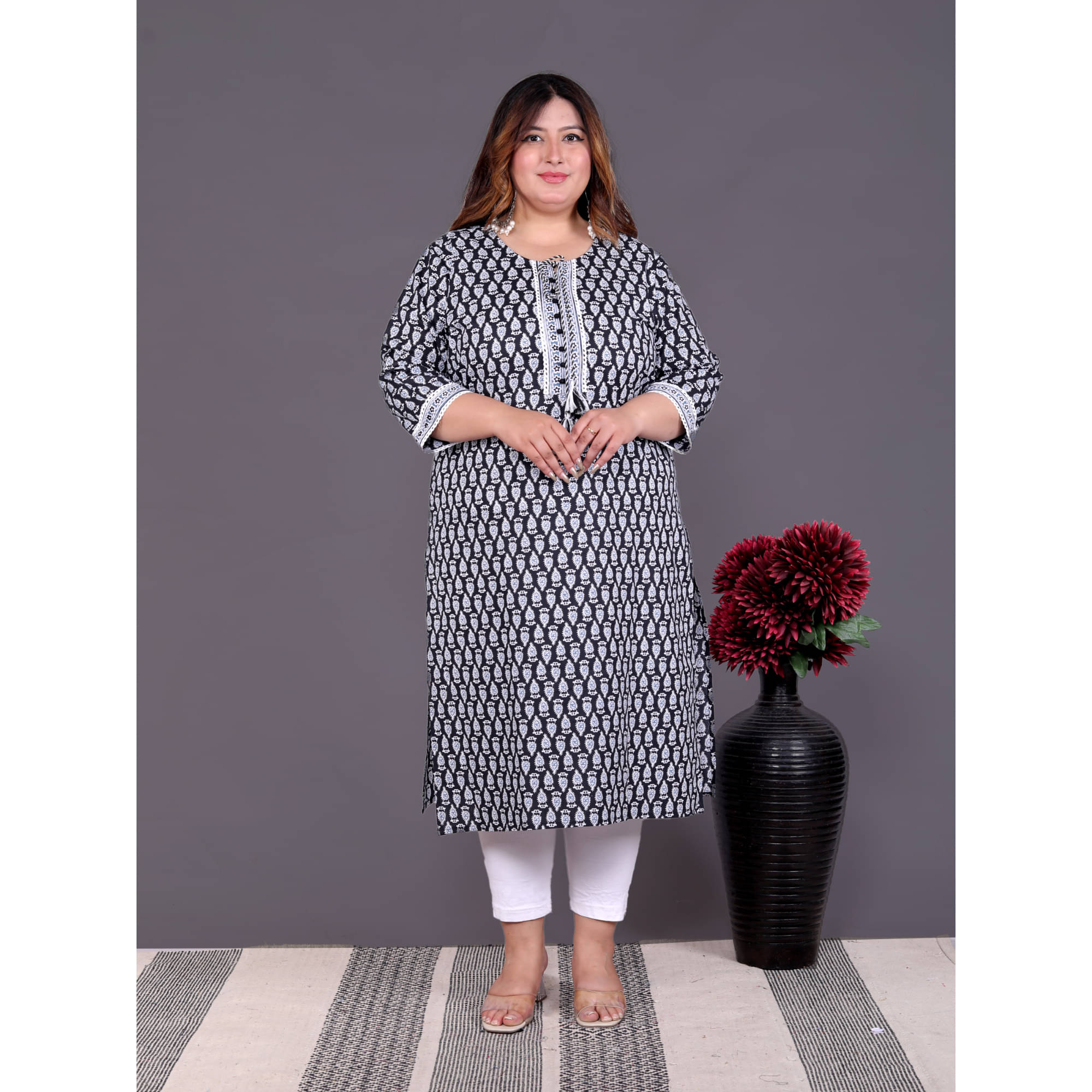 Avnii Pack of 1 Cotton Printed Straight Women's Kurti - ( Black )     			Avnii Pack of 1 Cotton Printed Straight Women's Kurti - ( Black )