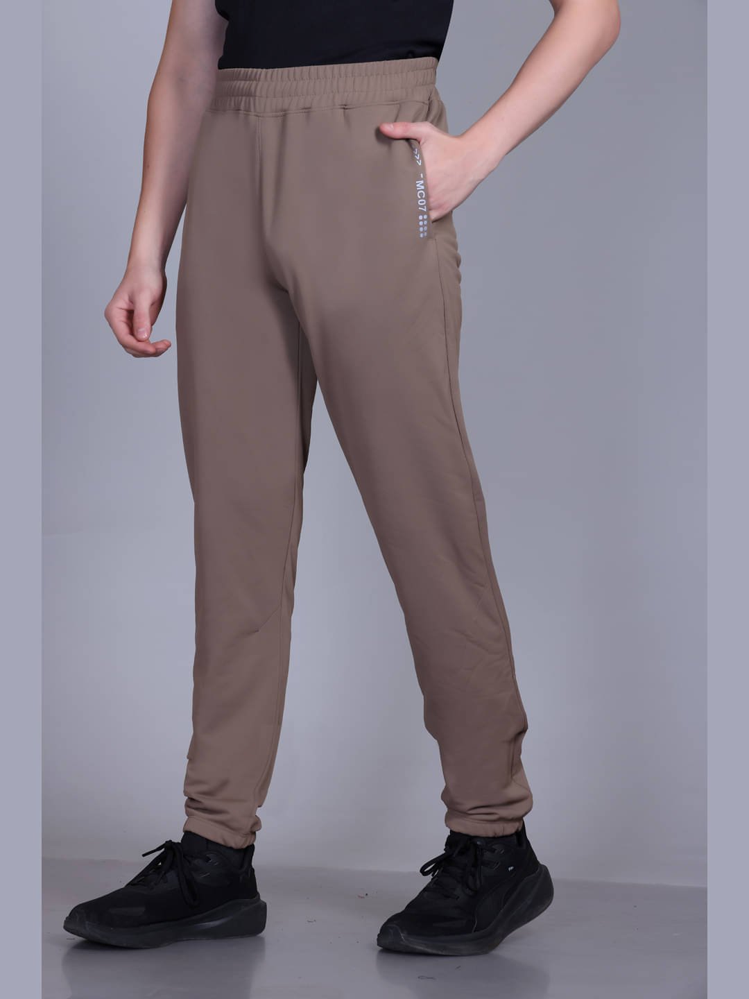 Mountain colours Cream Polyester Men's Trackpants ( Pack of 1 ) Mountain colours Cream Polyester Men's Trackpants ( Pack of 1 )